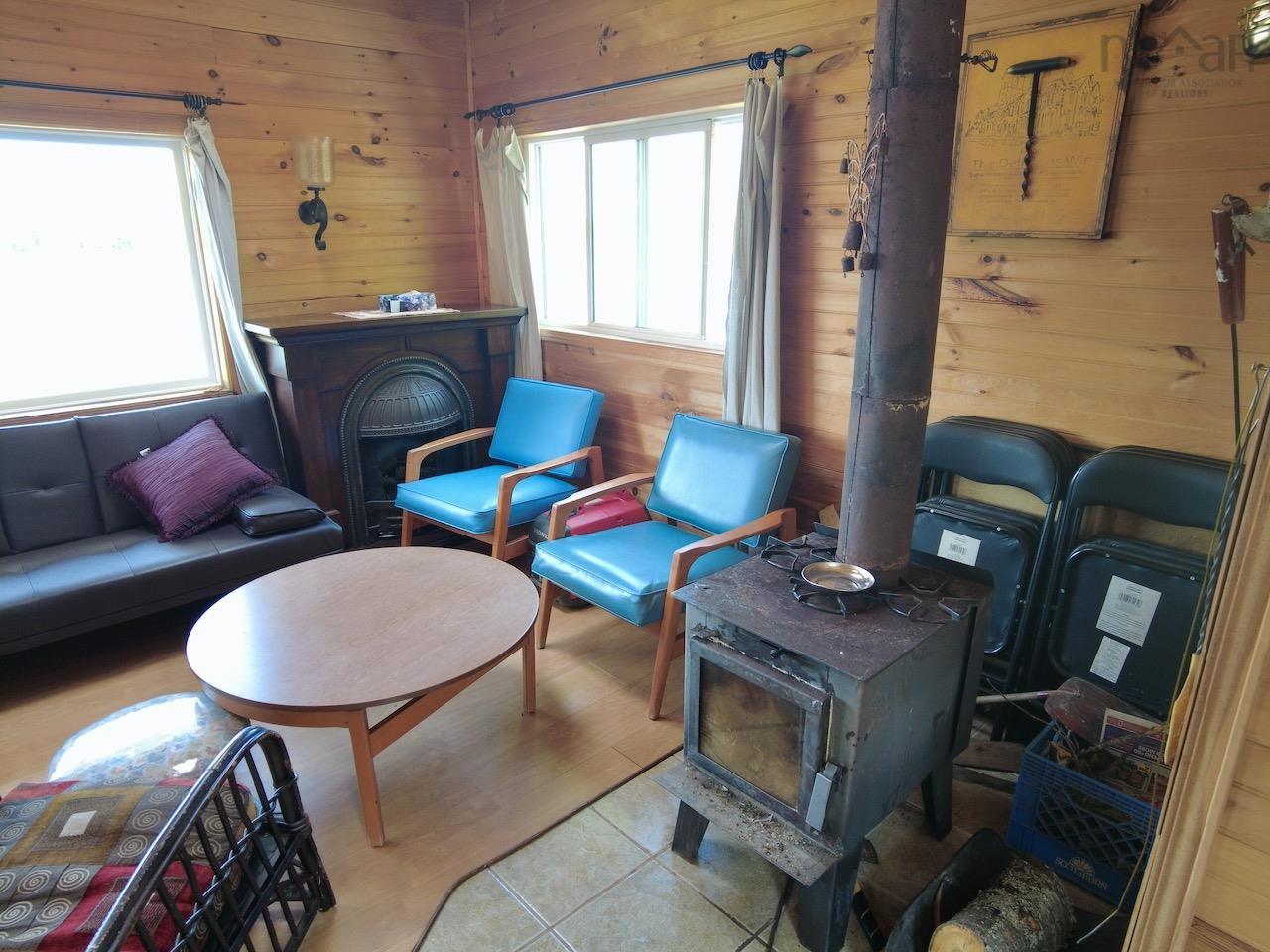 $779,000.00: 10205 204 Highway, South Victoria