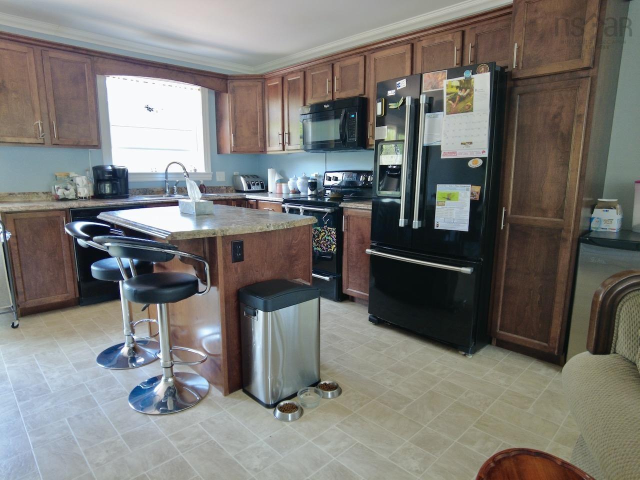 $779,000.00: 10205 204 Highway, South Victoria