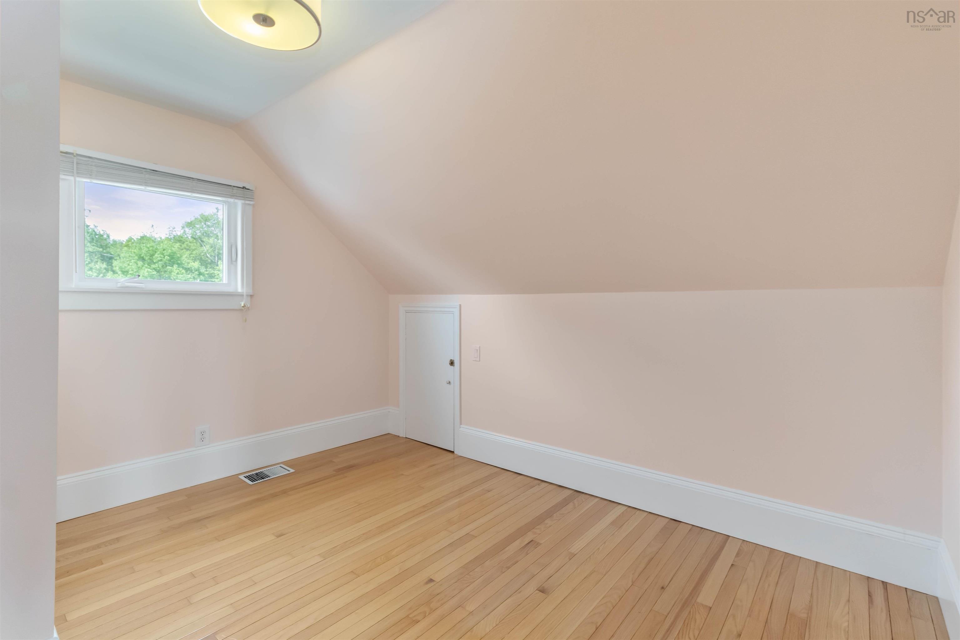 $569,900.00: 980 Highway 331, Conquerall Bank