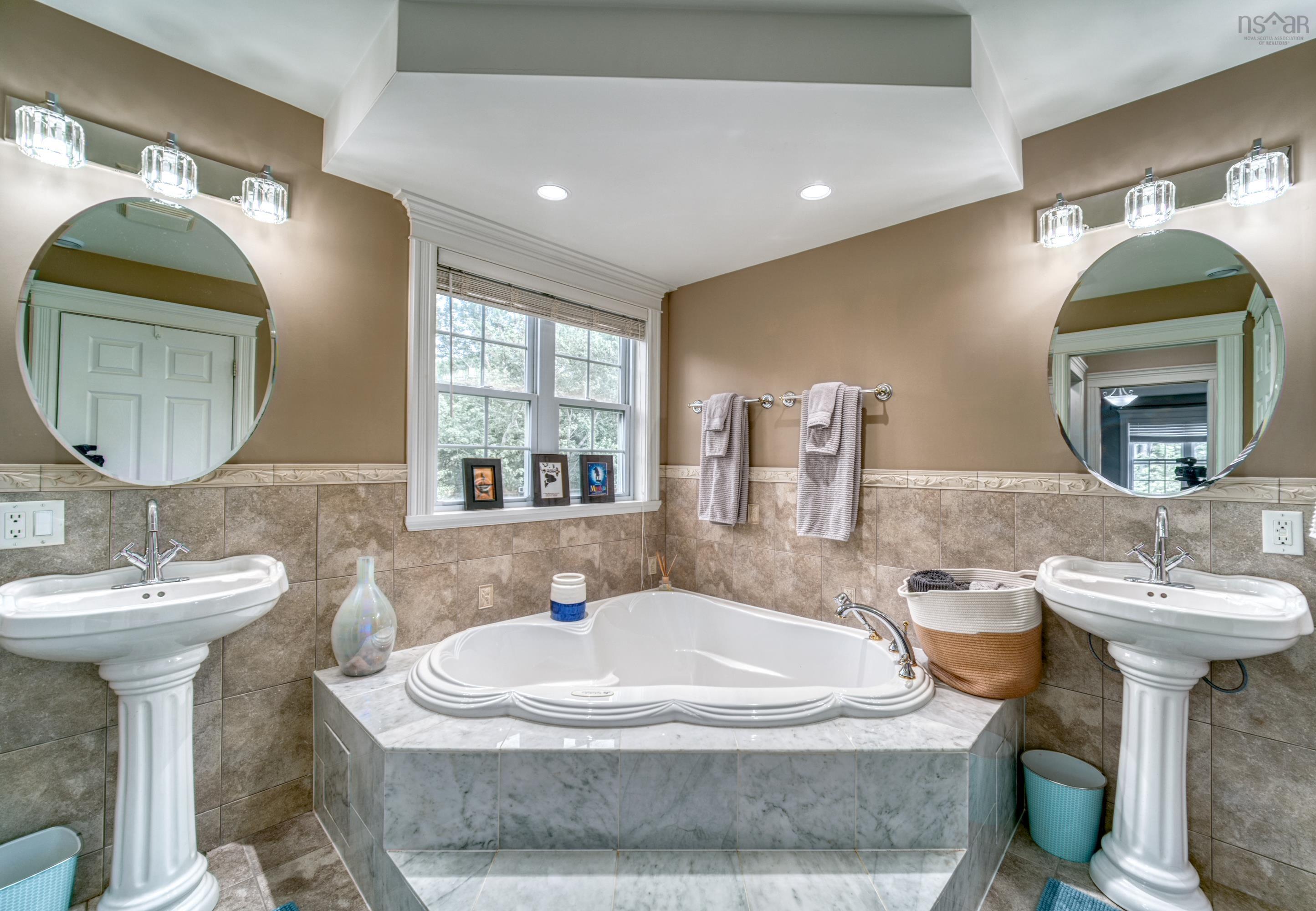 $1,690,000.00: 42 Vrege Court, Hammonds Plains