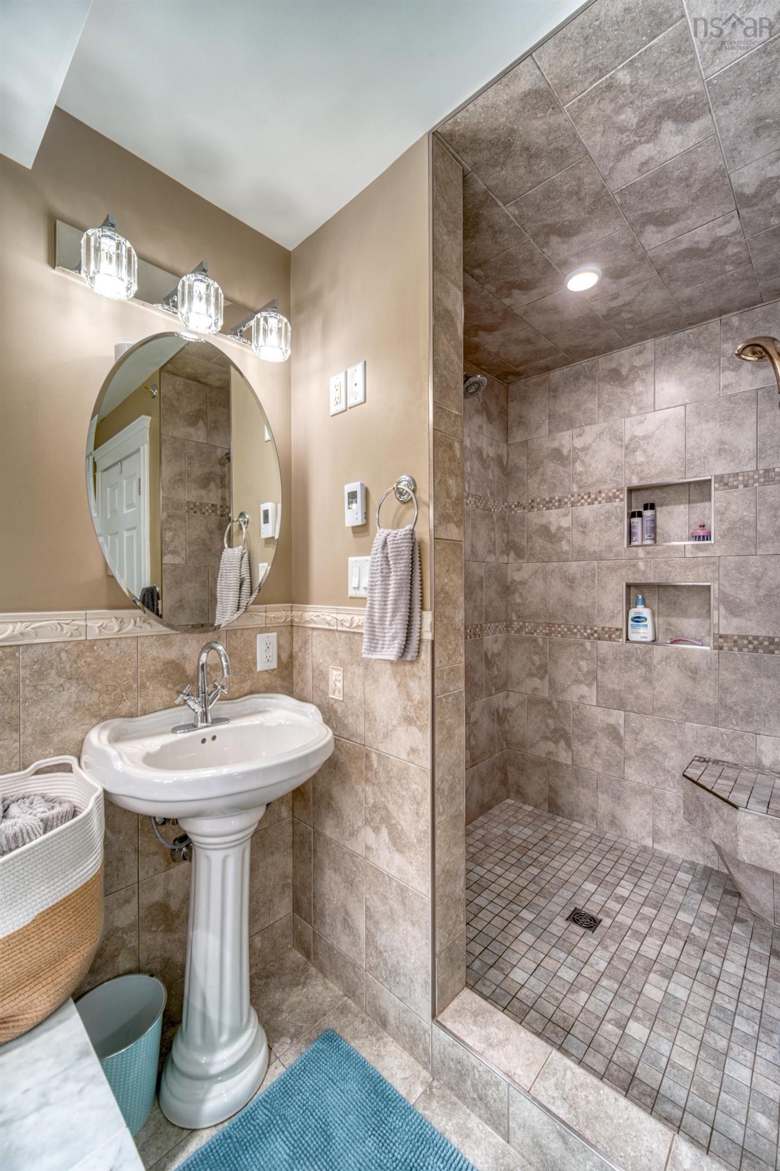 $1,690,000.00: 42 Vrege Court, Hammonds Plains