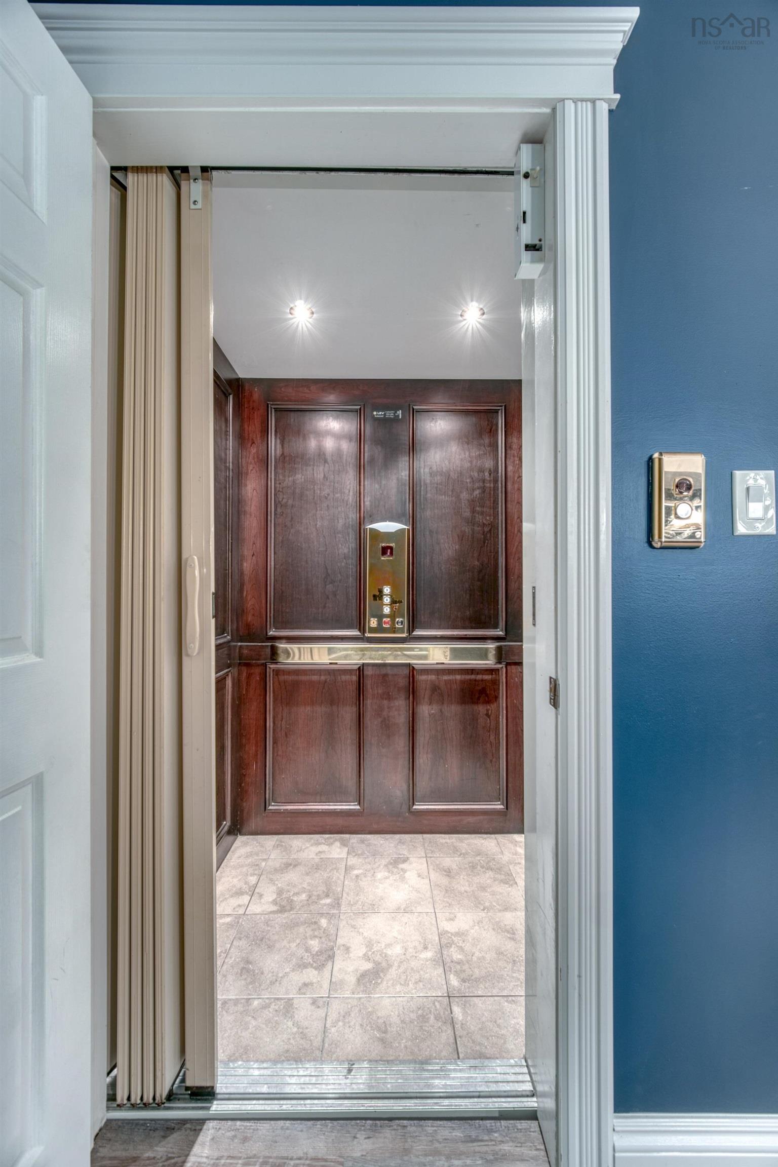$1,690,000.00: 42 Vrege Court, Hammonds Plains