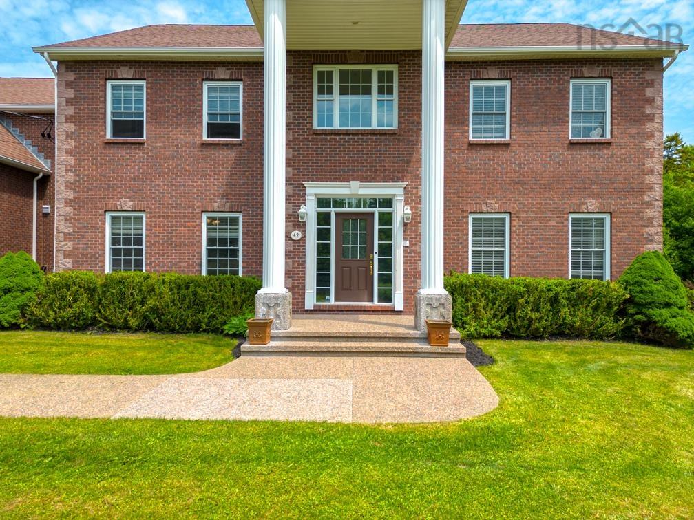 $1,690,000.00: 42 Vrege Court, Hammonds Plains