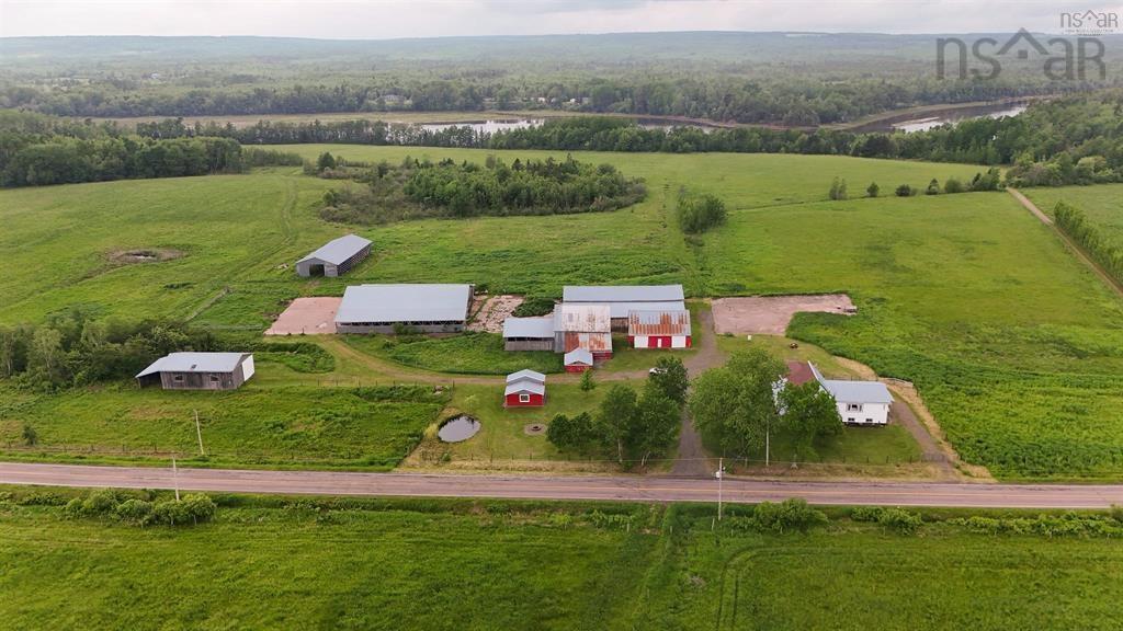 $1,250,000.00: 7729 Highway 321, Roslin