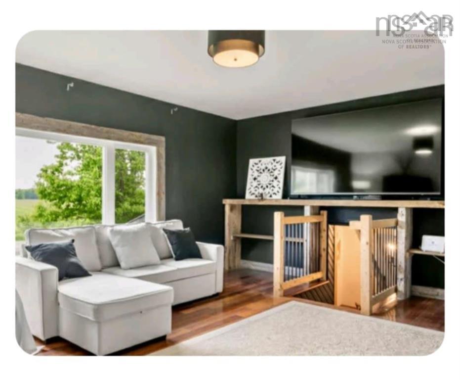$1,250,000.00: 7729 Highway 321, Roslin