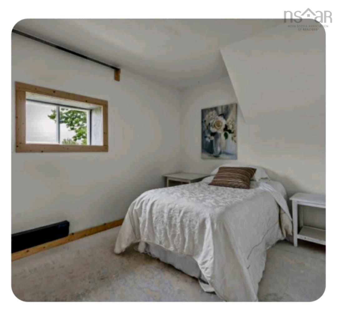 $1,250,000.00: 7729 Highway 321, Roslin