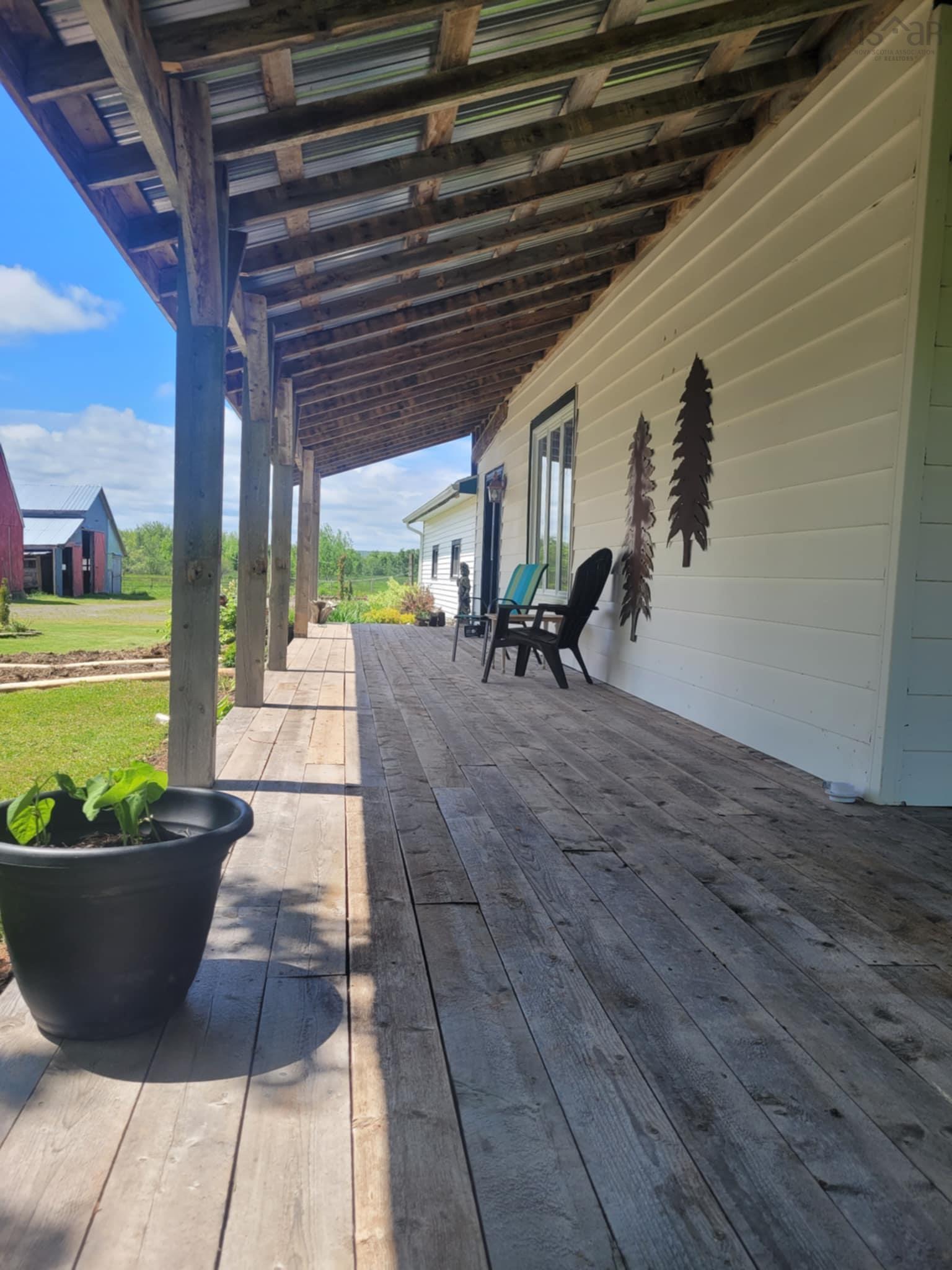 $1,250,000.00: 7729 Highway 321, Roslin