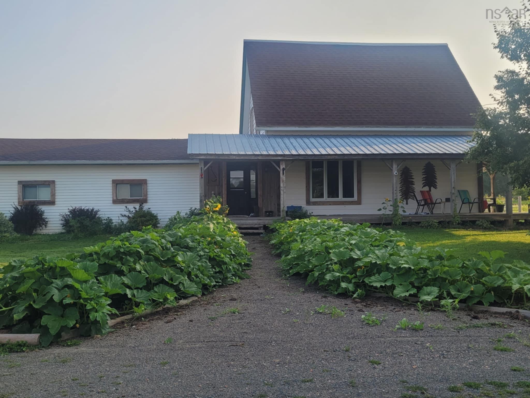 $1,250,000.00: 7729 Highway 321, Roslin