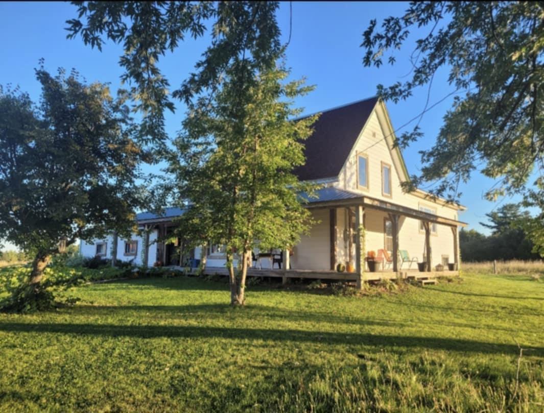 $1,250,000.00: 7729 Highway 321, Roslin