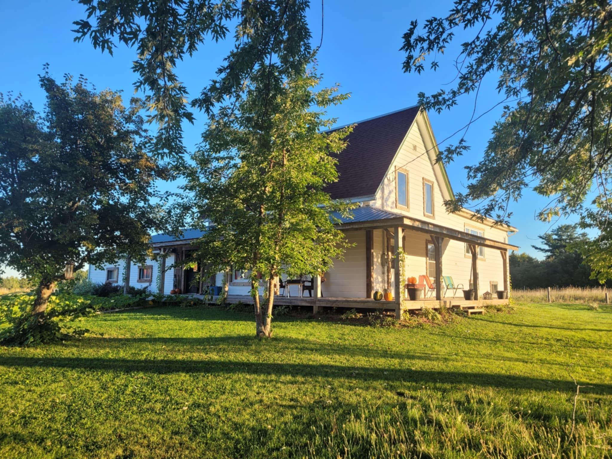 $1,250,000.00: 7729 Highway 321, Roslin