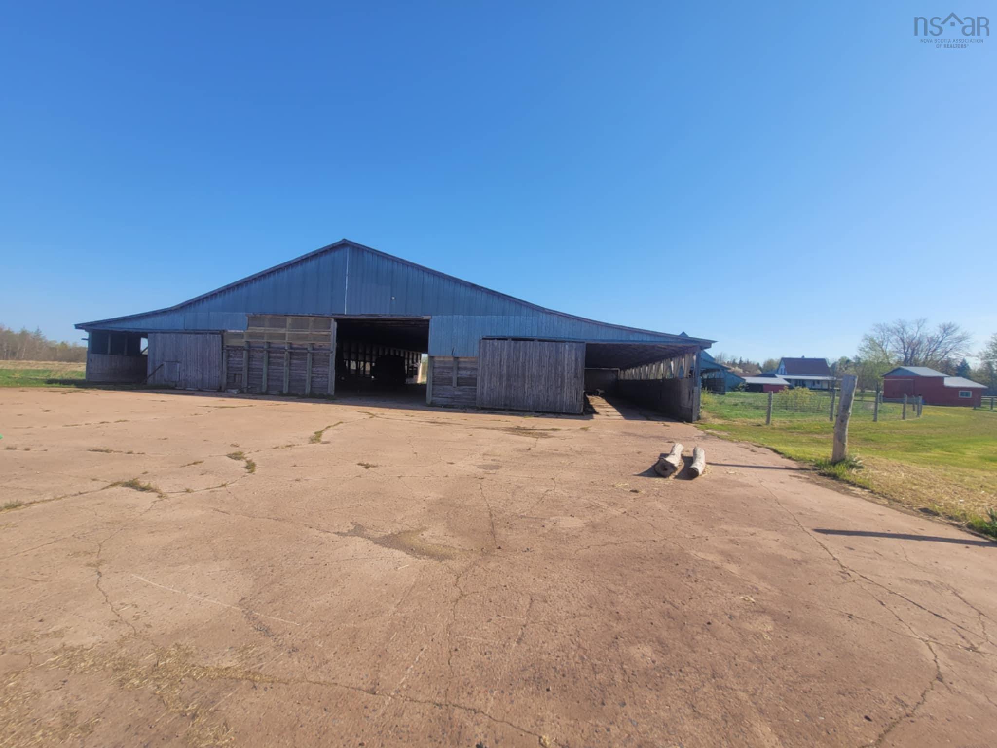 $1,250,000.00: 7729 Highway 321, Roslin
