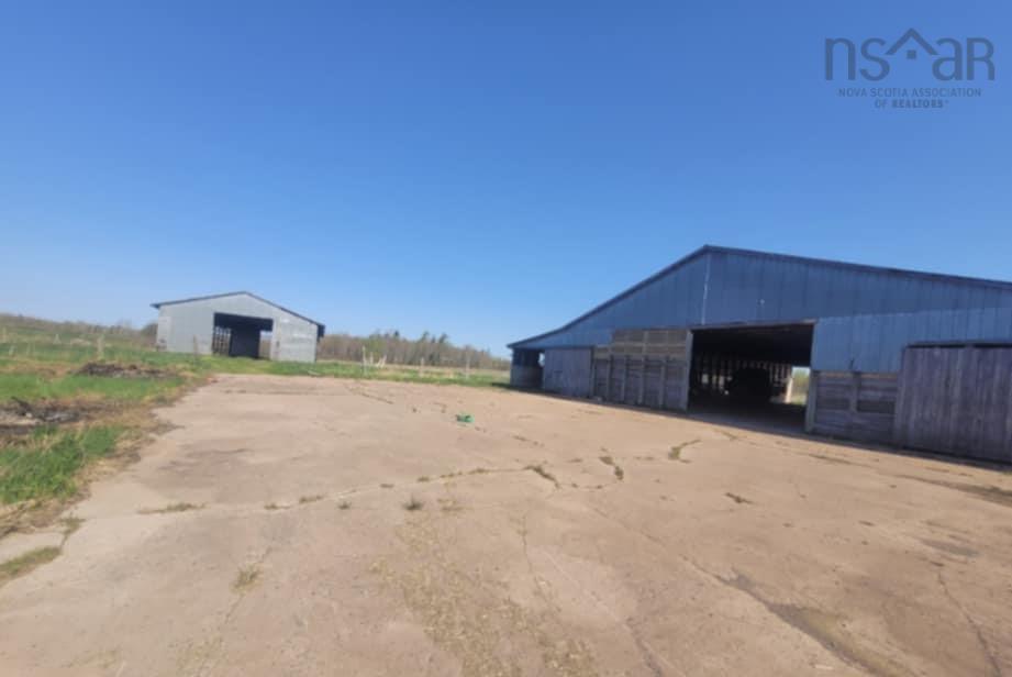 $1,250,000.00: 7729 Highway 321, Roslin