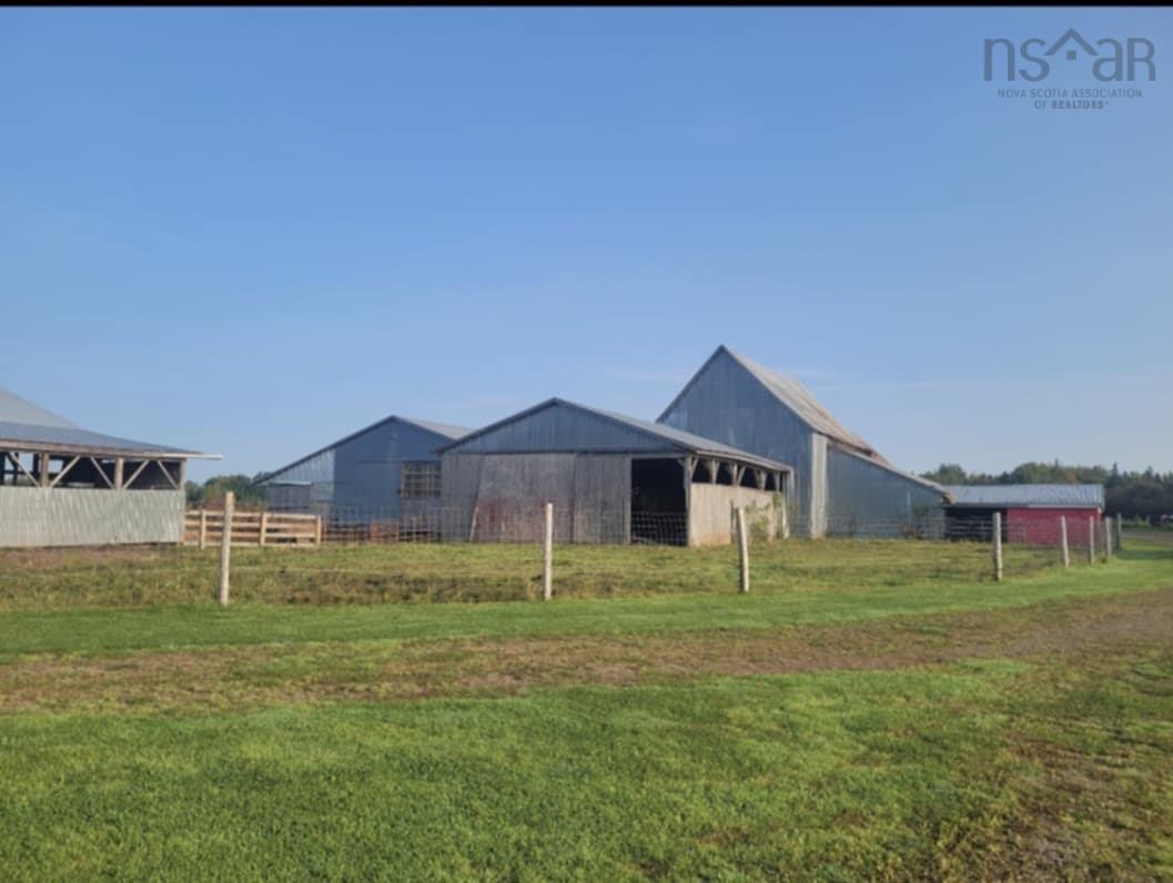 $1,250,000.00: 7729 Highway 321, Roslin