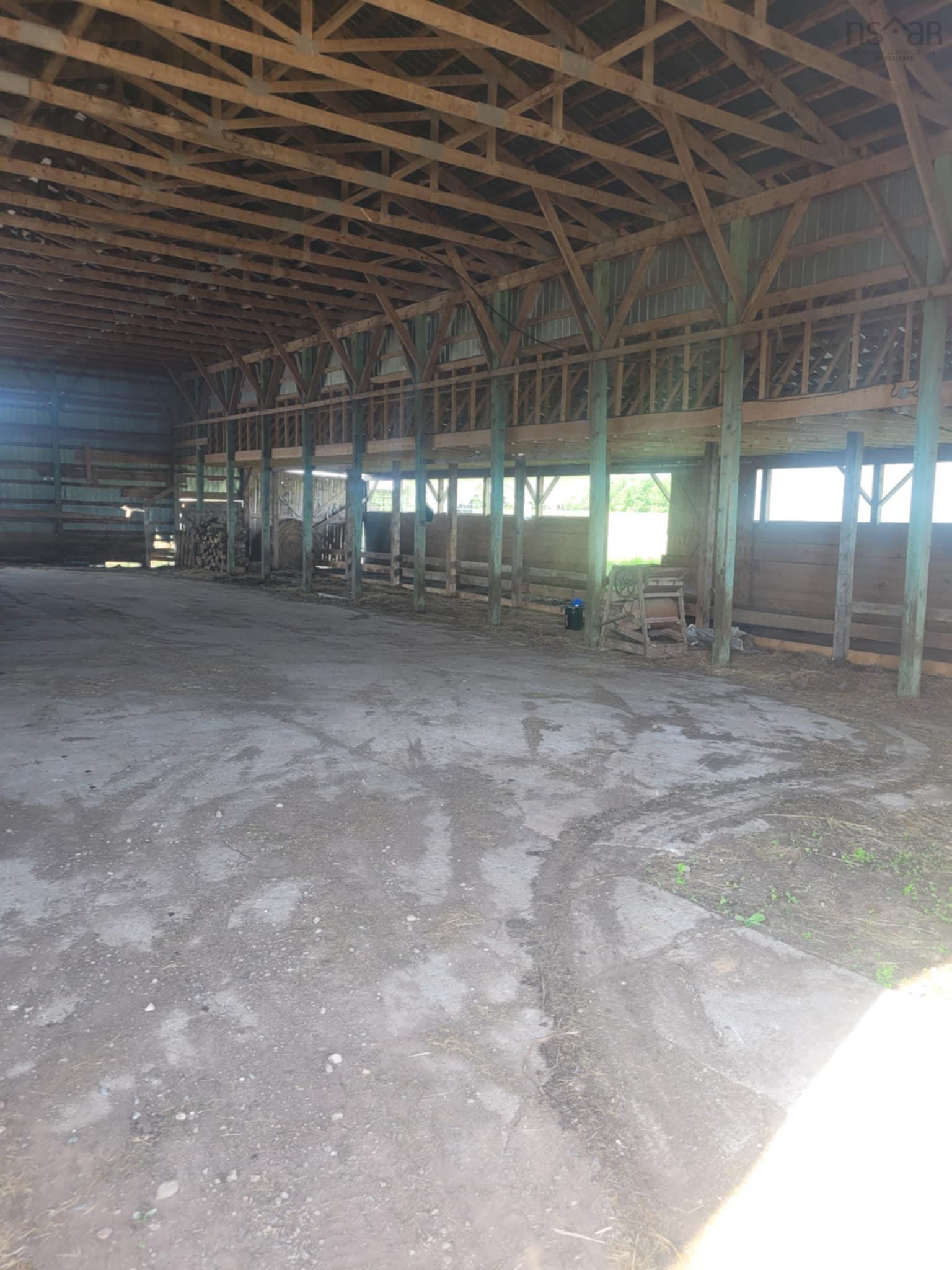 $1,250,000.00: 7729 Highway 321, Roslin