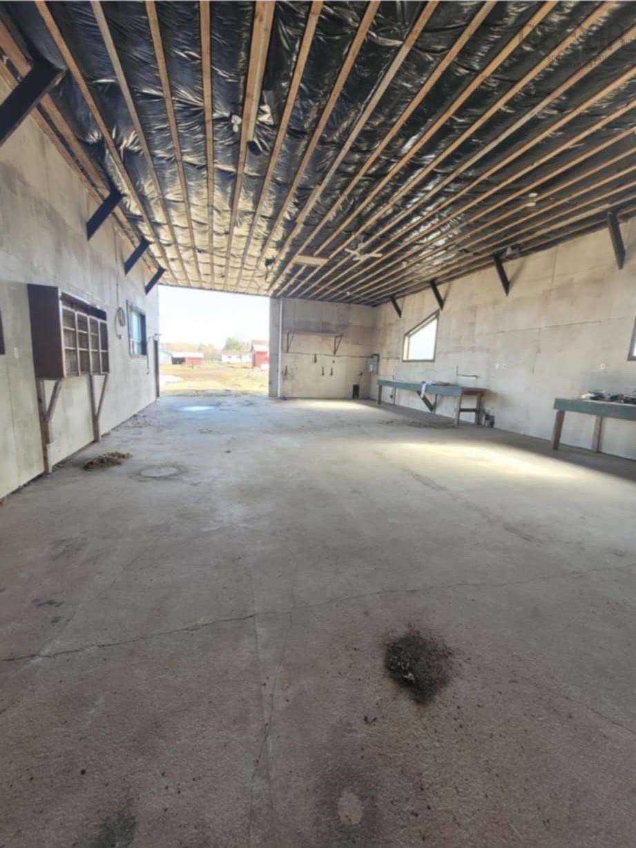 $1,250,000.00: 7729 Highway 321, Roslin