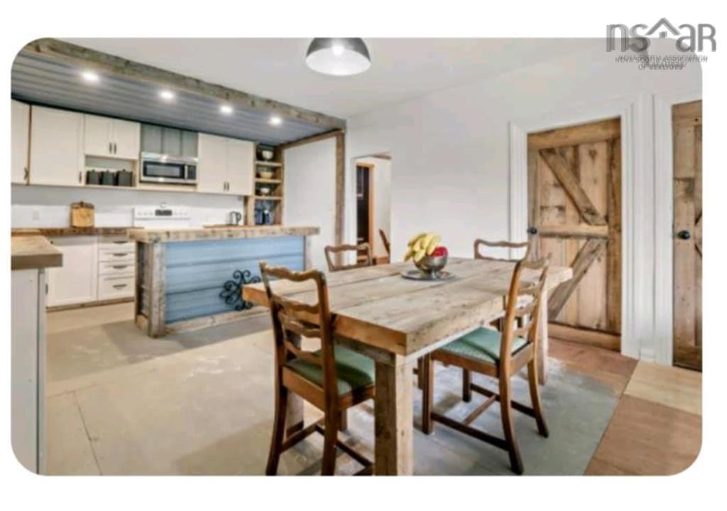 $1,250,000.00: 7729 Highway 321, Roslin