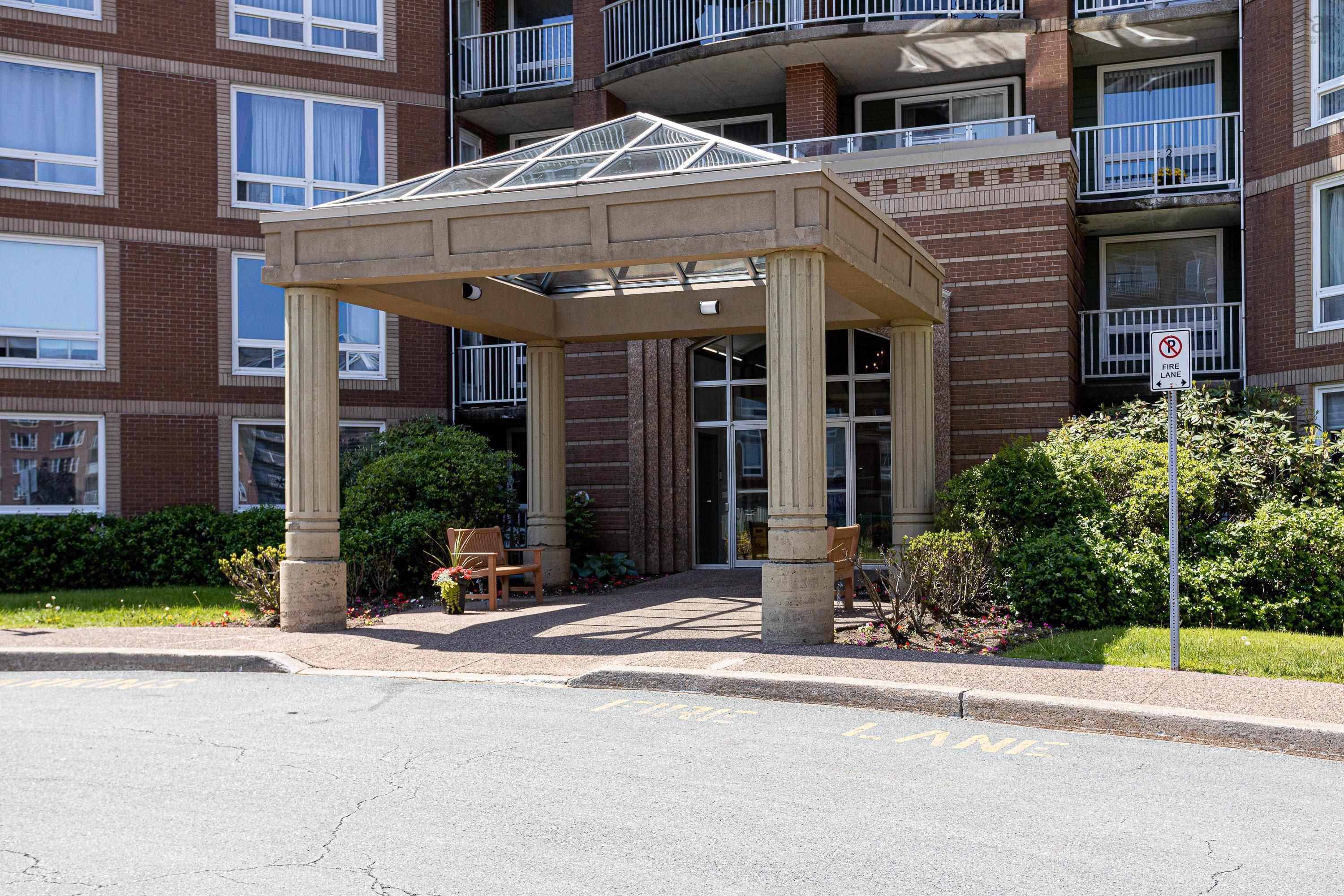 $459,000.00: 206 40 Regency Park Drive, Halifax