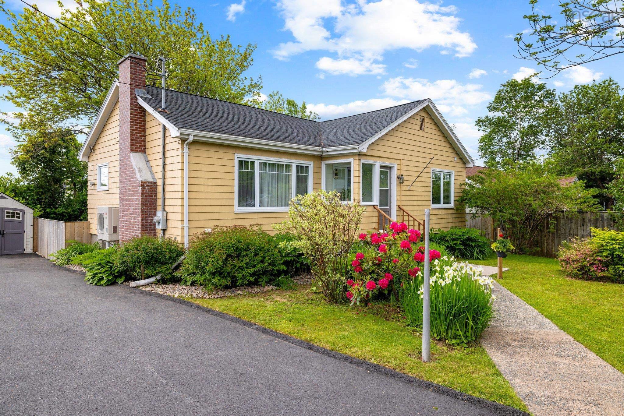 $489,900.00: 210 Main Street, Dartmouth