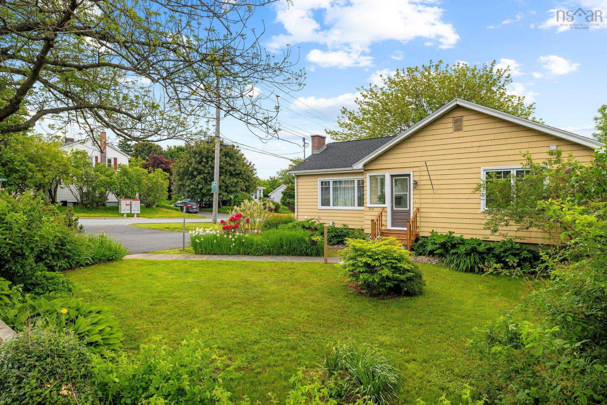 $489,900.00: 210 Main Street, Dartmouth