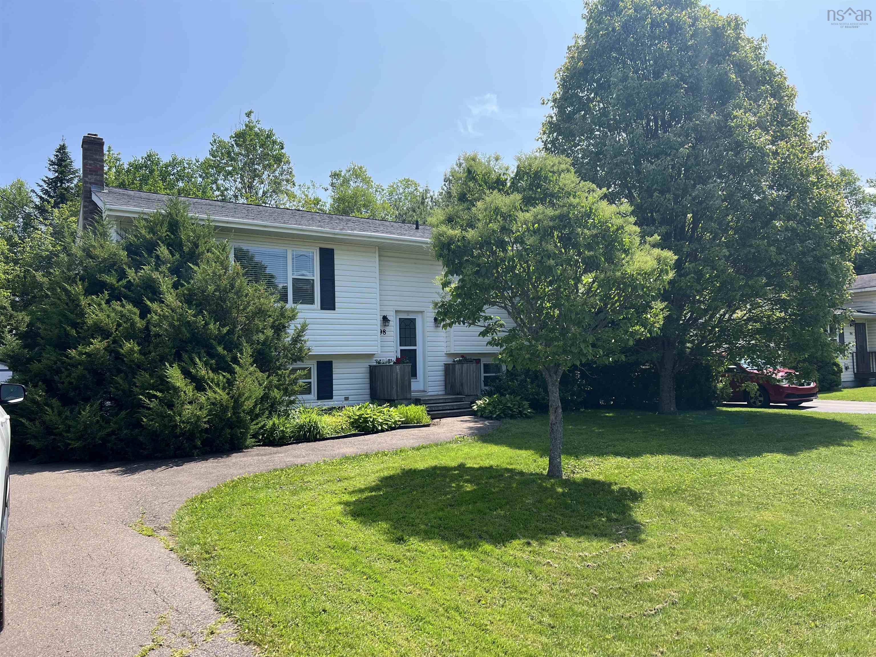 $449,900.00: 98 Oakwood Drive, Truro Heights