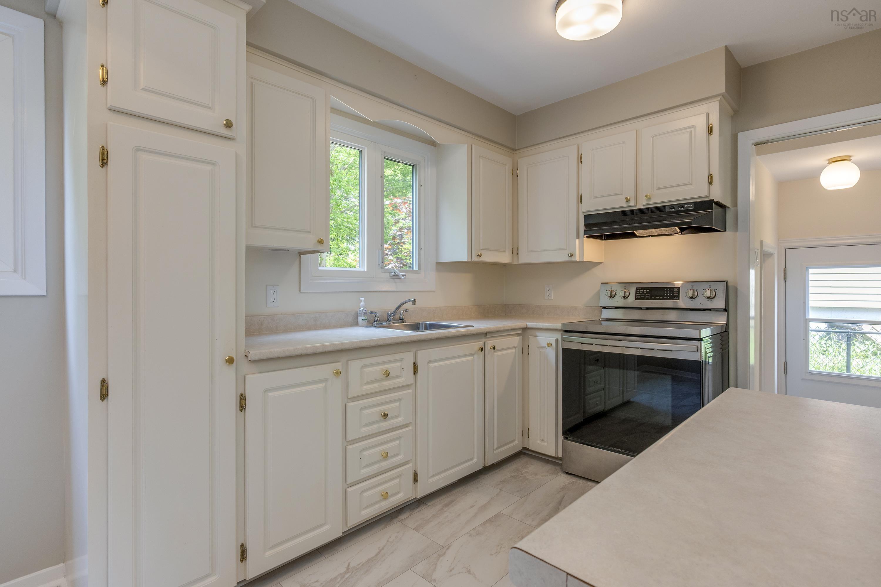 $389,900.00: 8 Christopher Avenue, Dartmouth