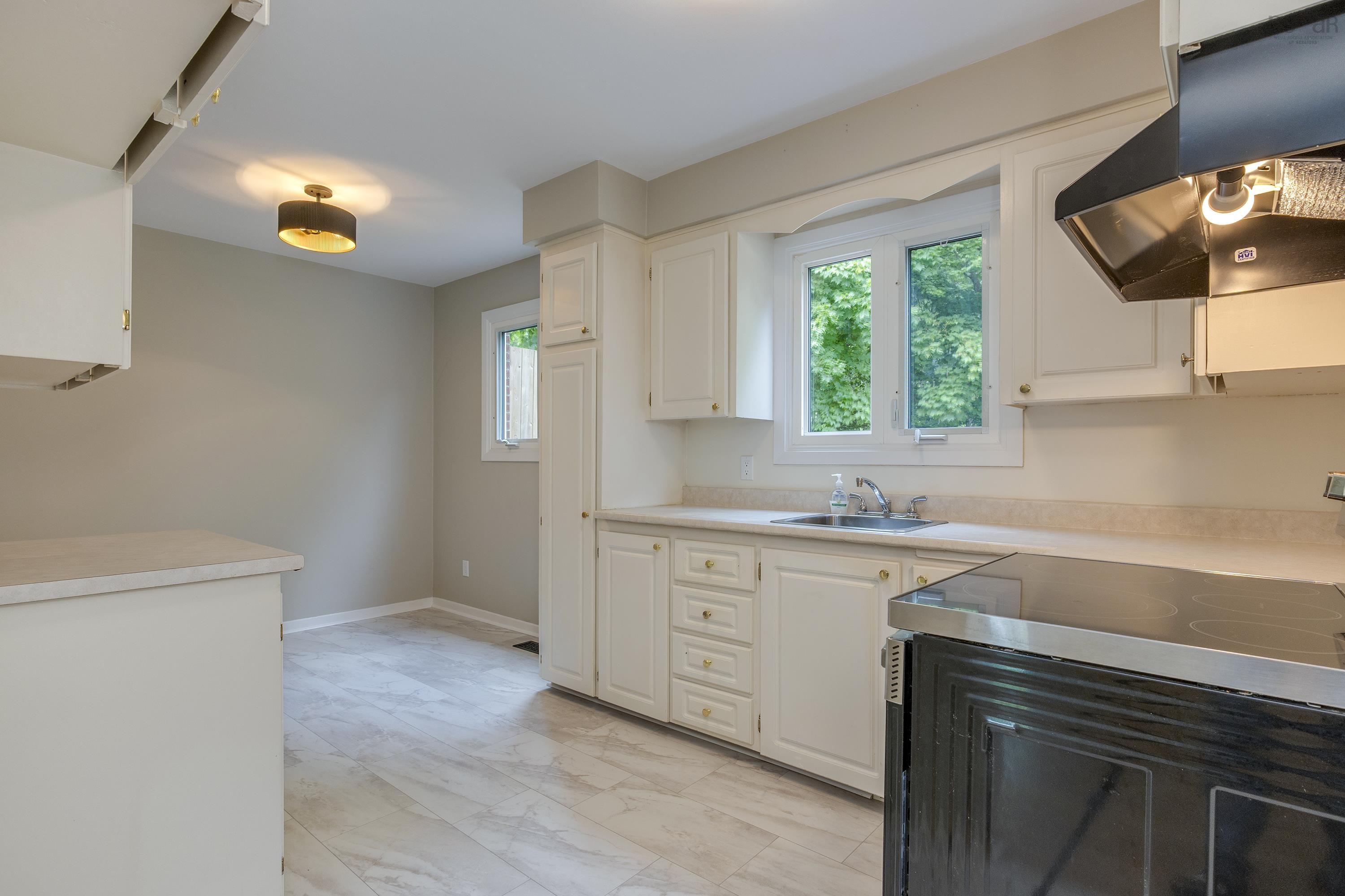 $389,900.00: 8 Christopher Avenue, Dartmouth