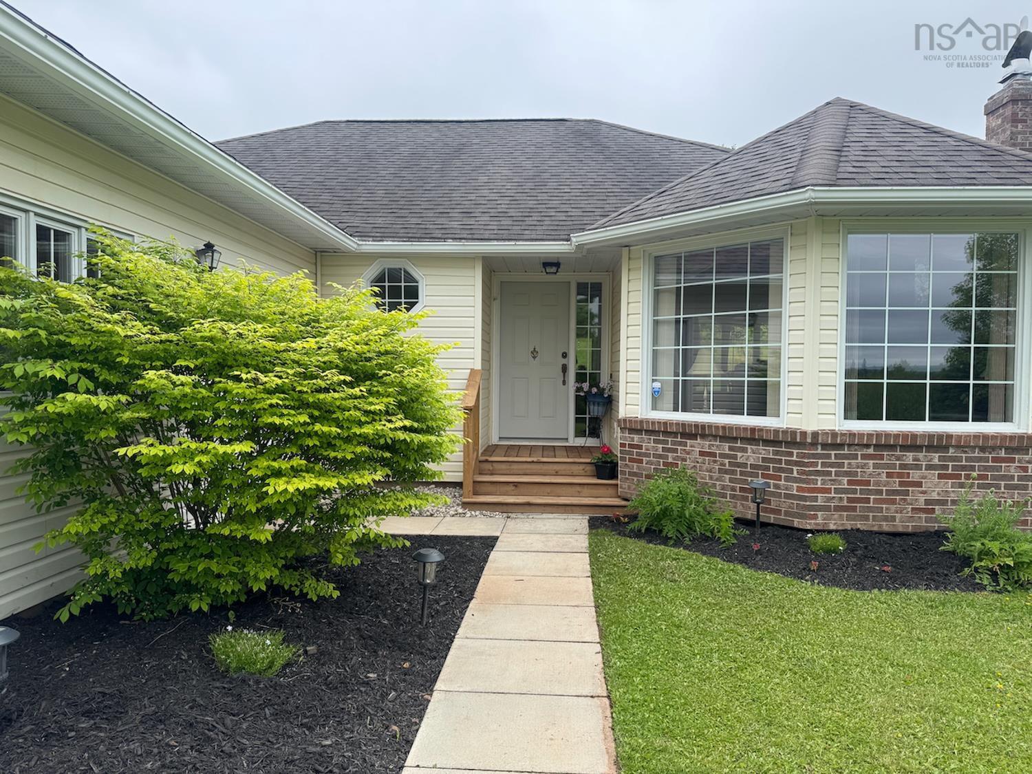 $599,000.00: 1332 MEADOWVALE Road, Meadowvale