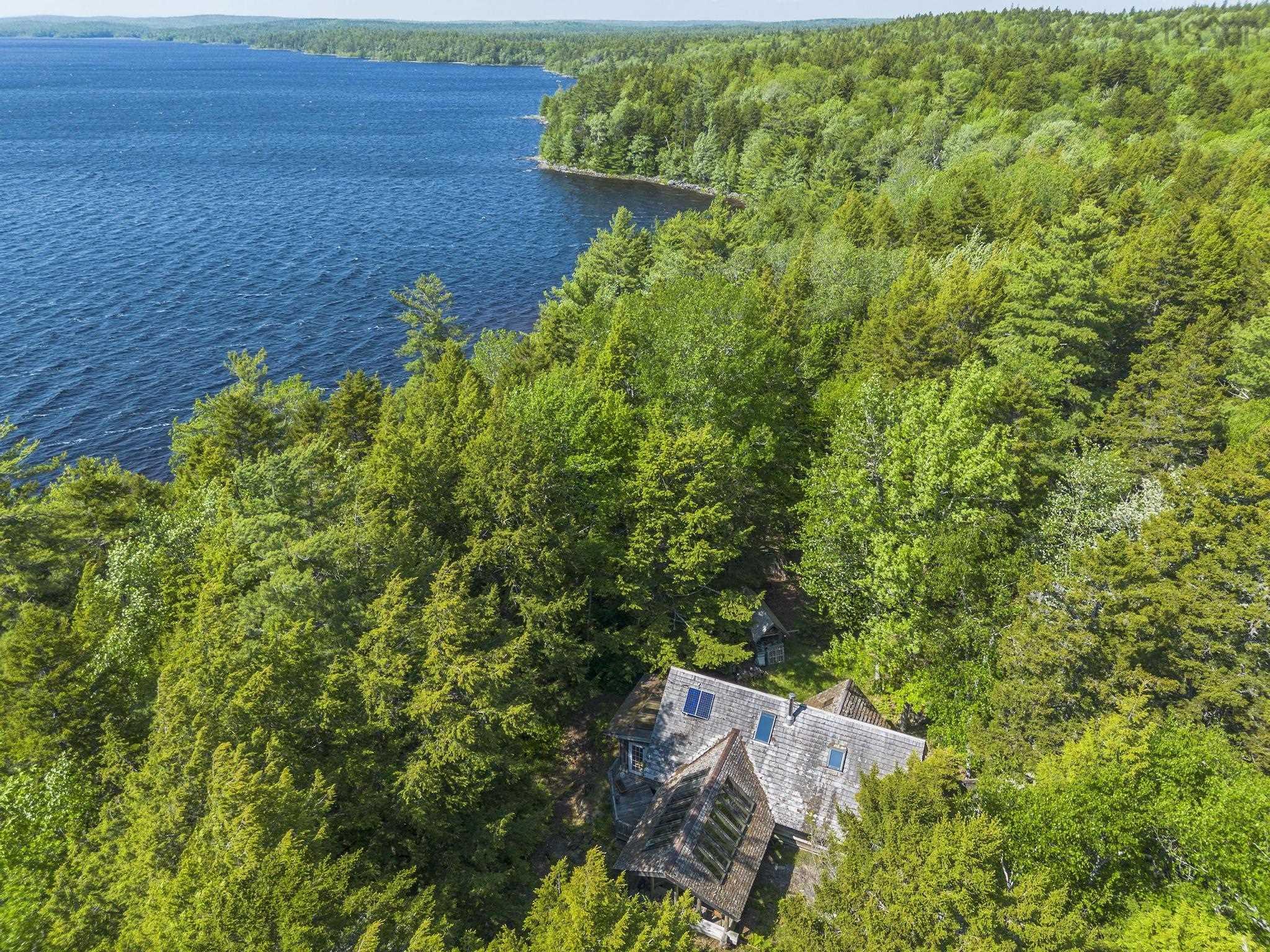 $400,000.00: 10 South Point Road, Sherbrooke Lake