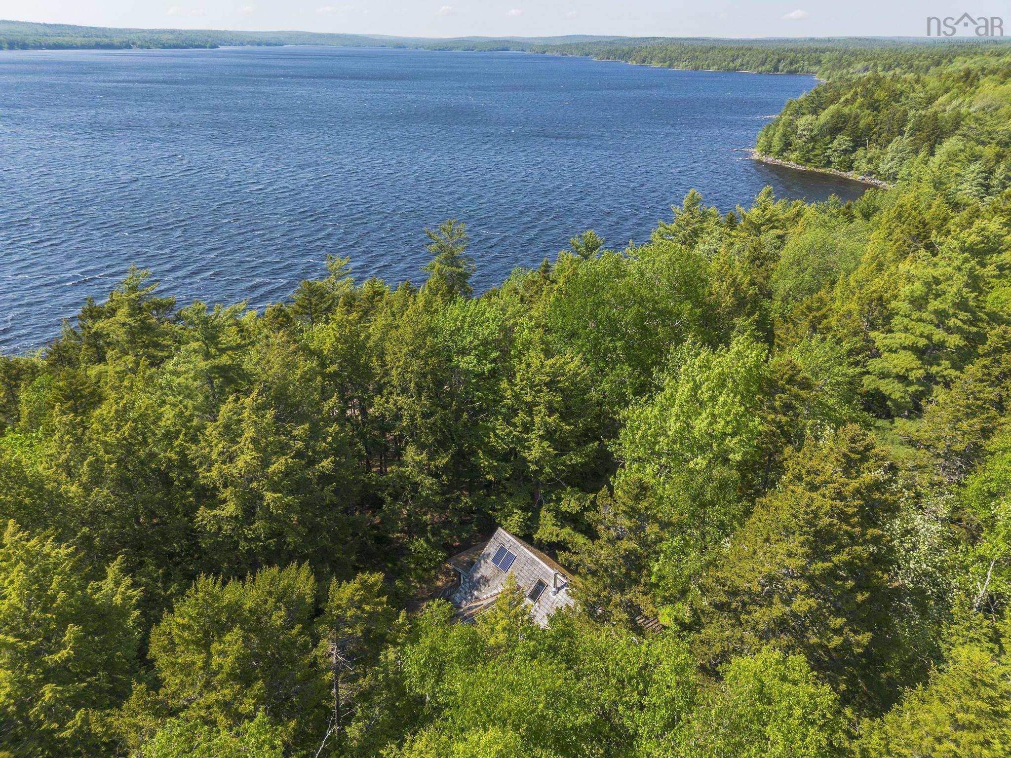 $400,000.00: 10 South Point Road, Sherbrooke Lake