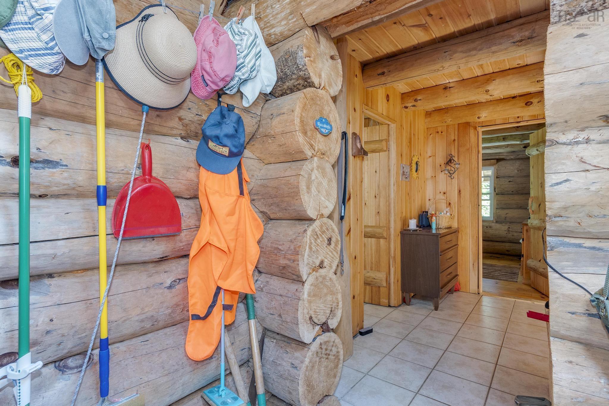 $400,000.00: 10 South Point Road, Sherbrooke Lake