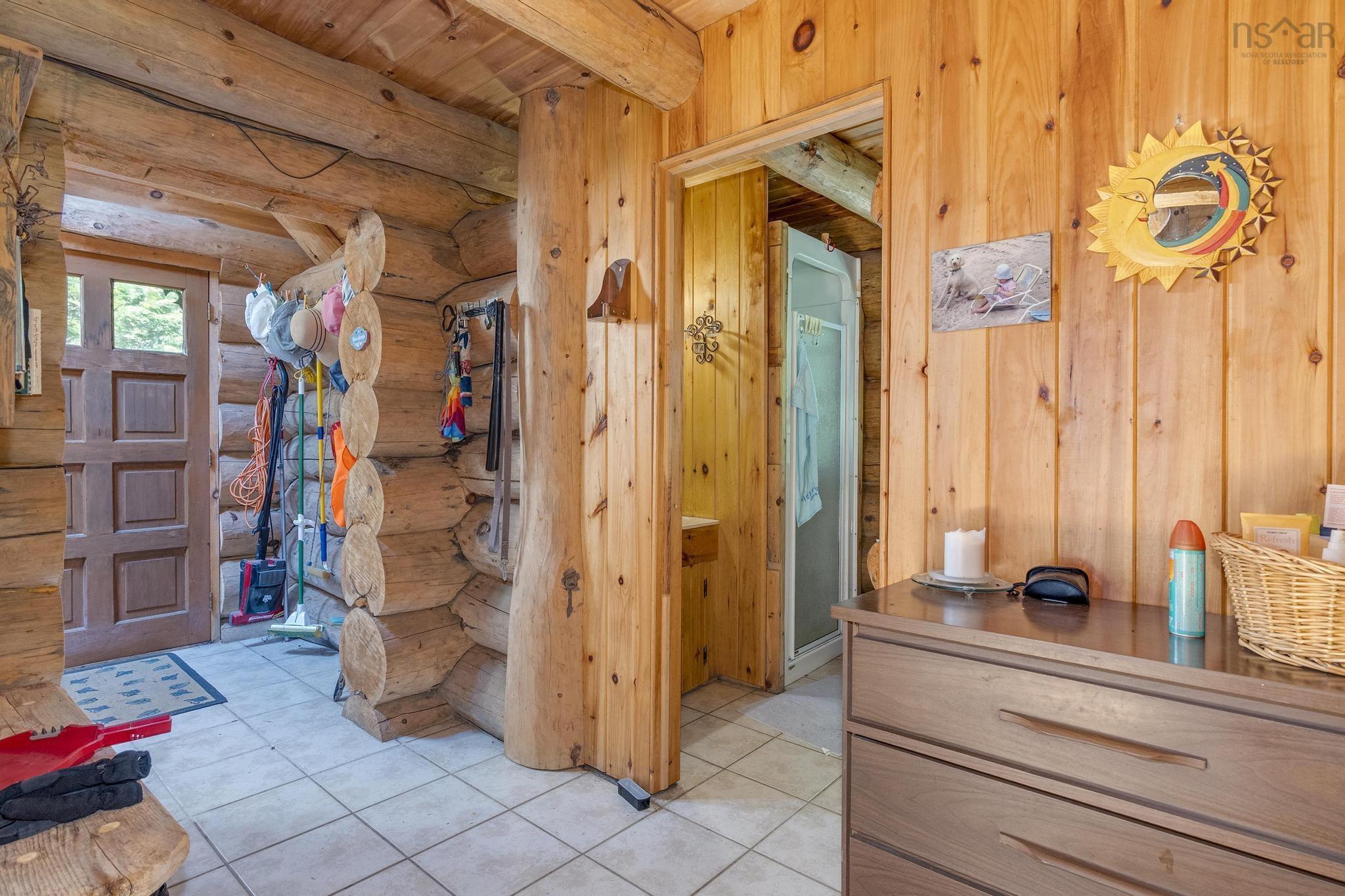$400,000.00: 10 South Point Road, Sherbrooke Lake