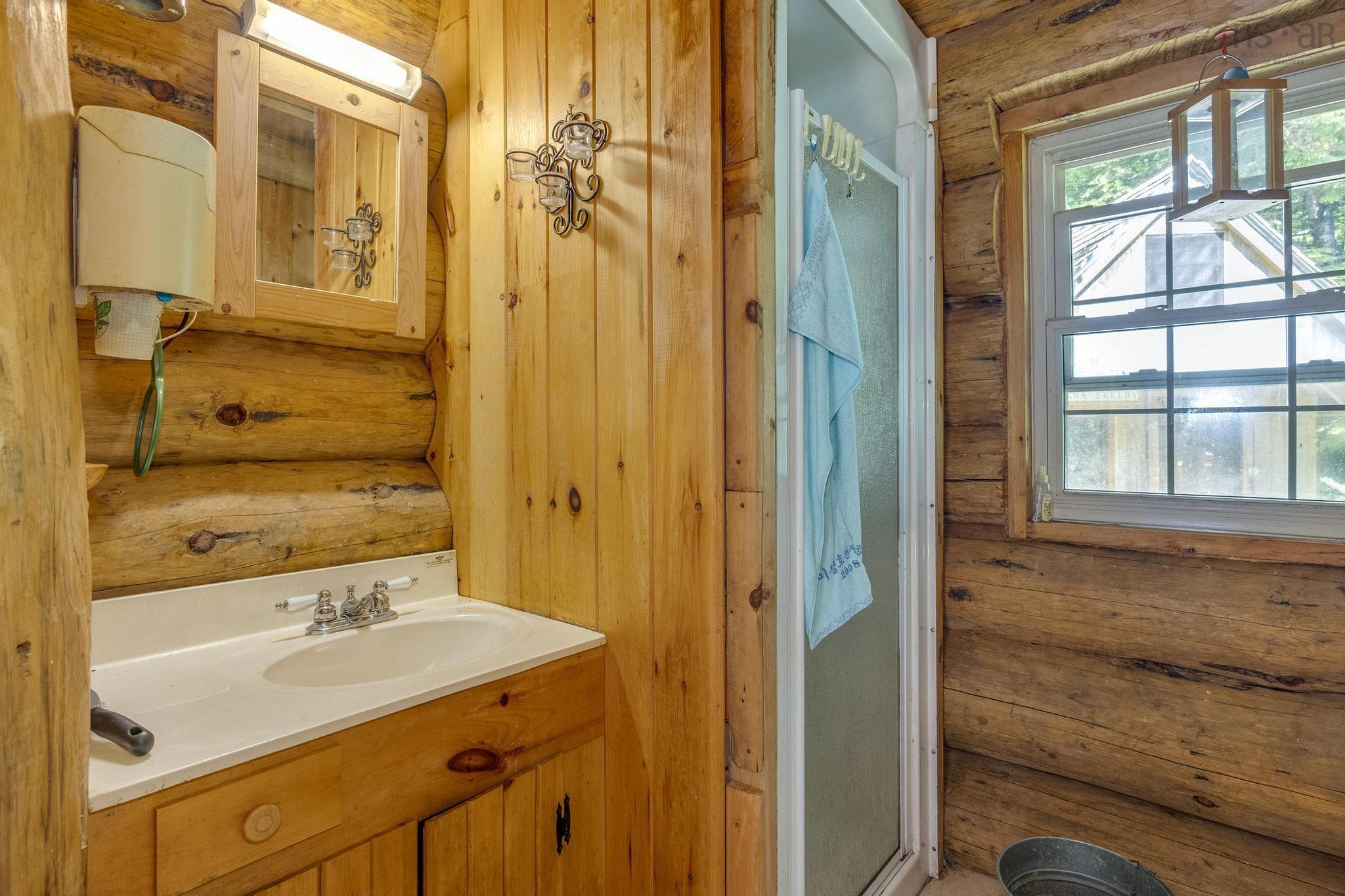 $400,000.00: 10 South Point Road, Sherbrooke Lake