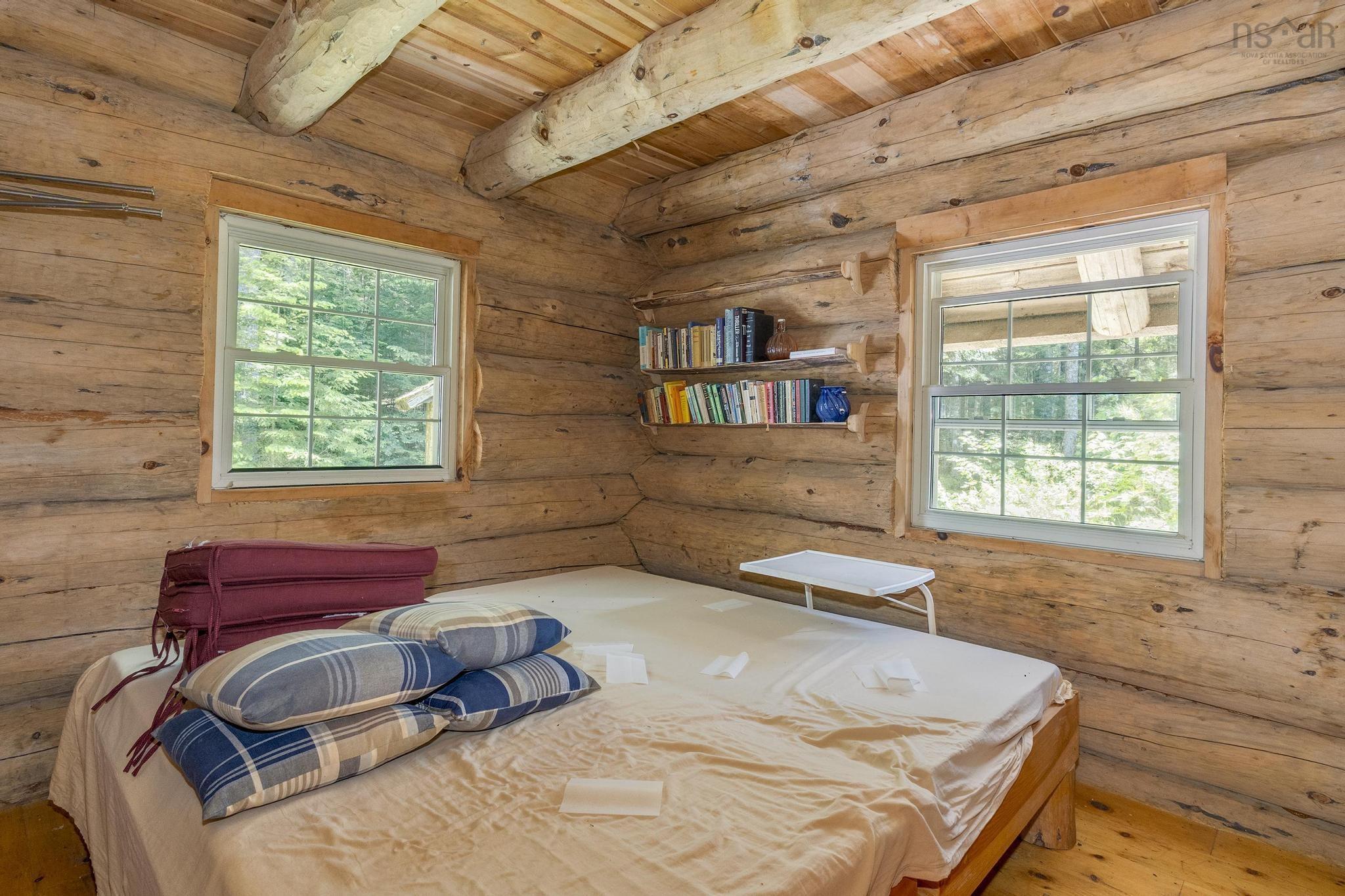 $400,000.00: 10 South Point Road, Sherbrooke Lake