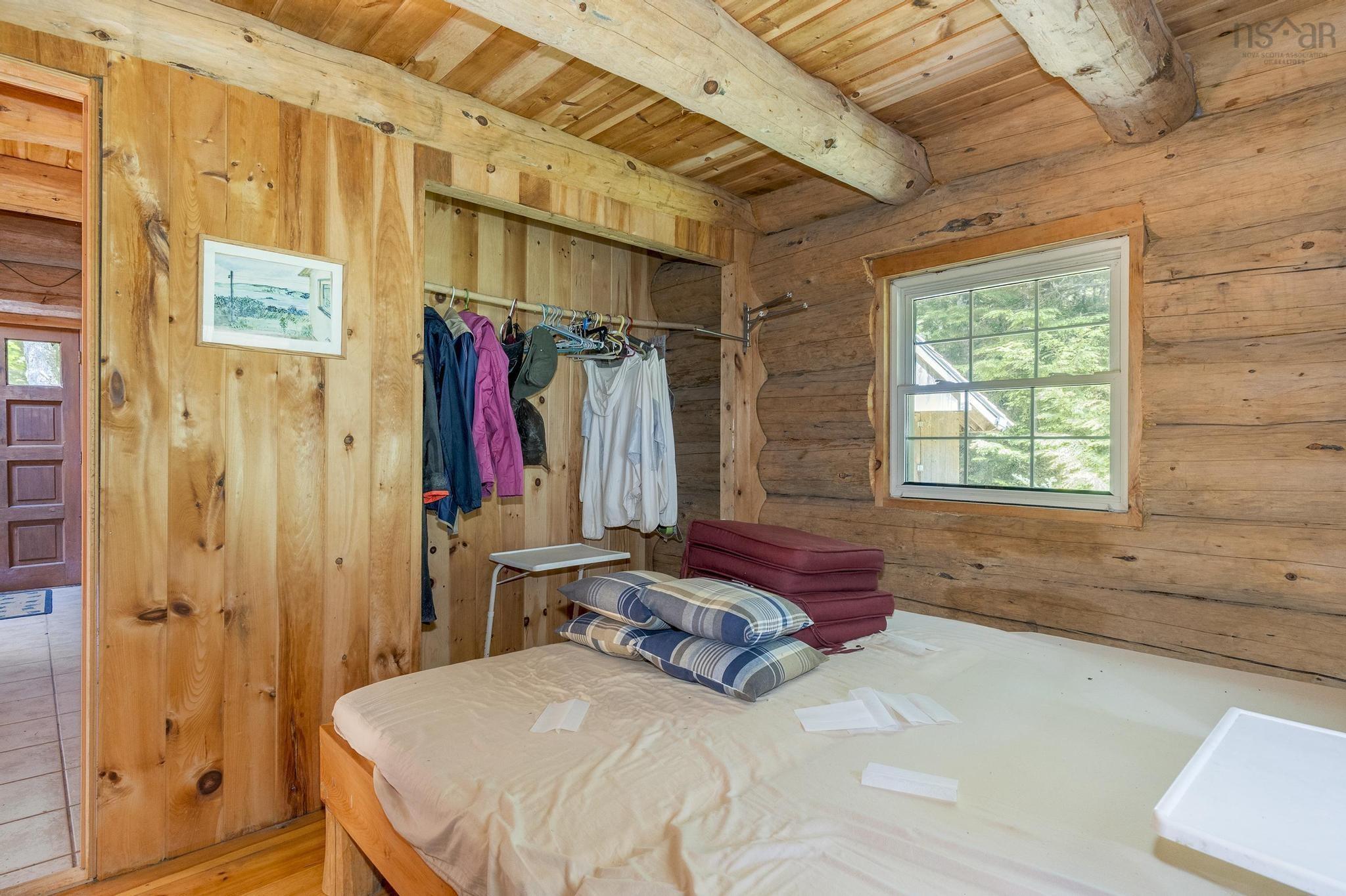 $400,000.00: 10 South Point Road, Sherbrooke Lake