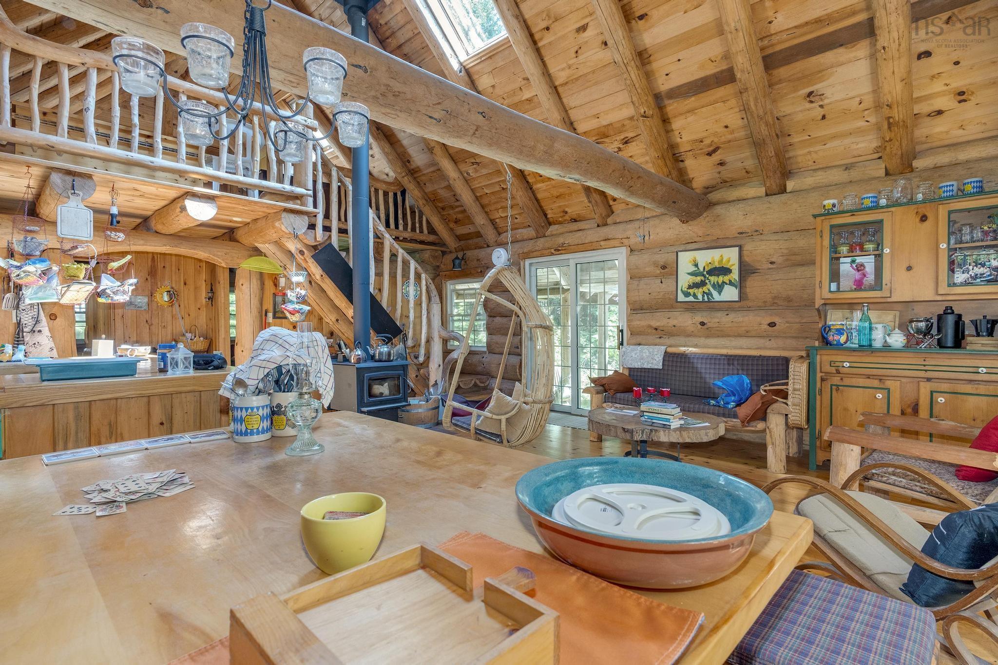 $400,000.00: 10 South Point Road, Sherbrooke Lake