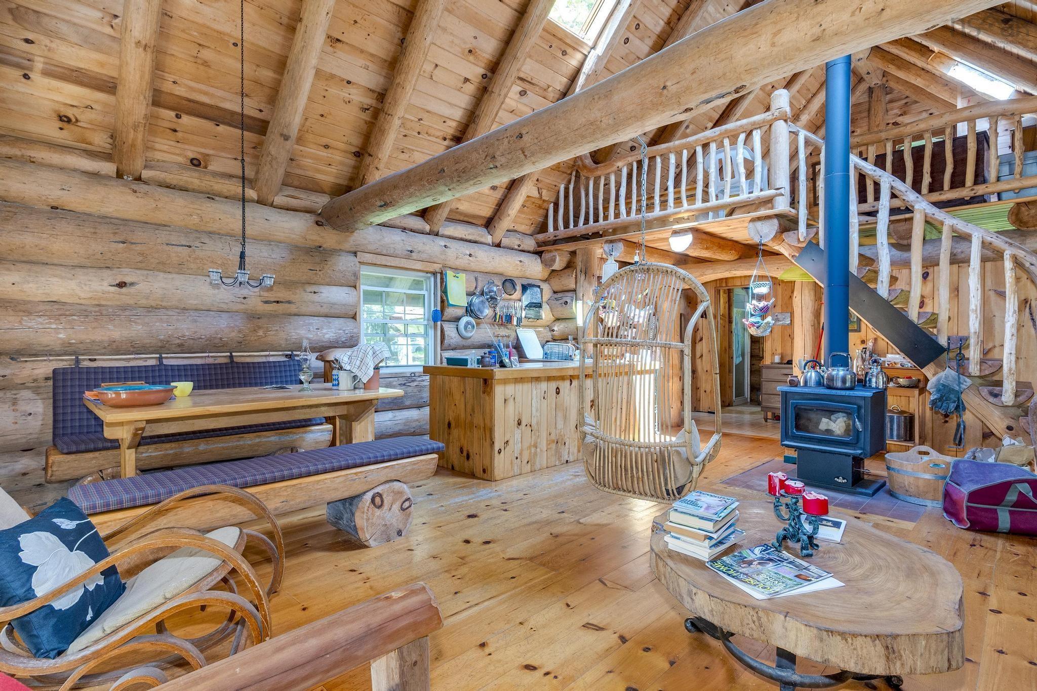 $400,000.00: 10 South Point Road, Sherbrooke Lake