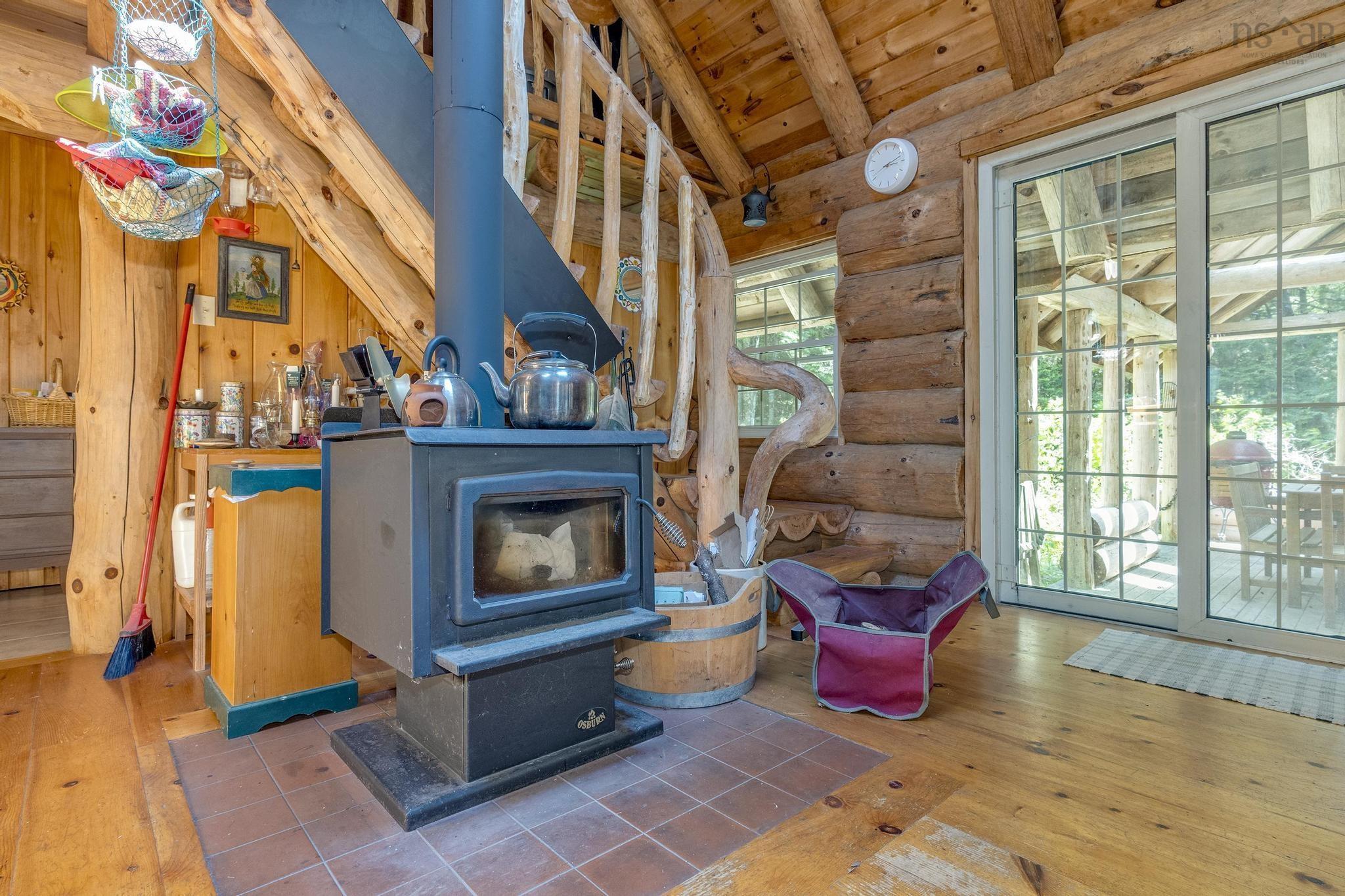 $400,000.00: 10 South Point Road, Sherbrooke Lake