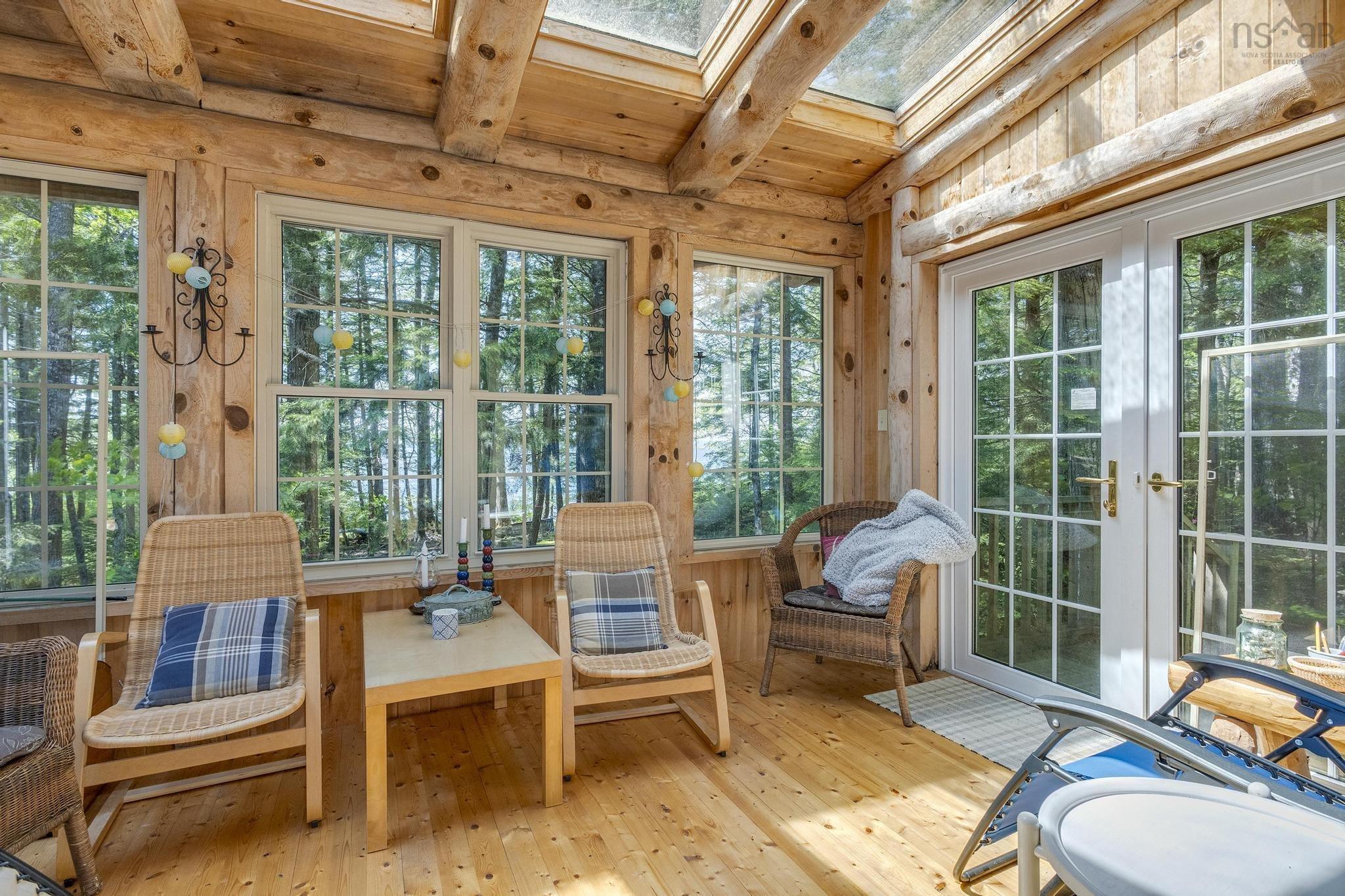 $400,000.00: 10 South Point Road, Sherbrooke Lake