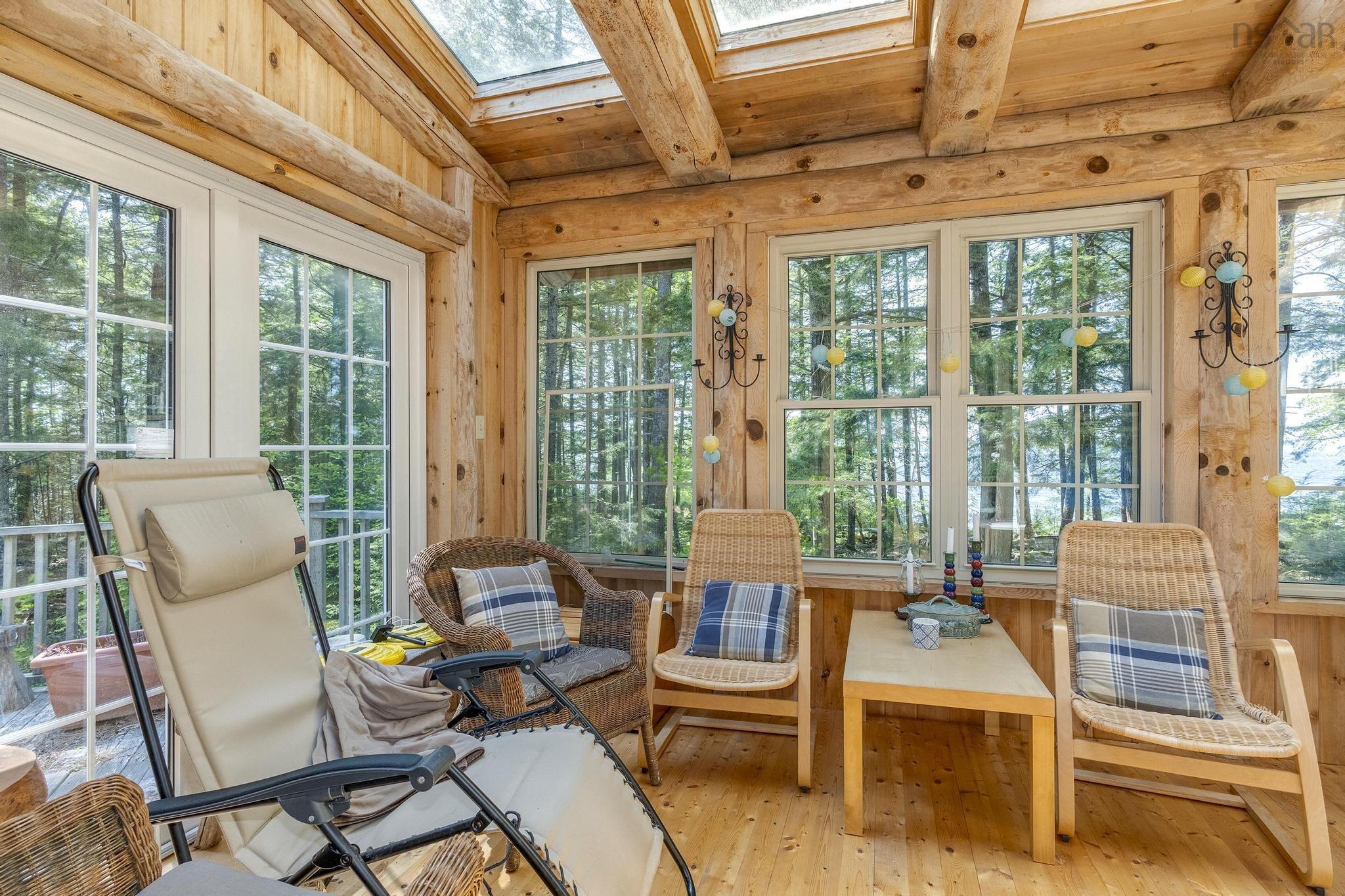 $400,000.00: 10 South Point Road, Sherbrooke Lake