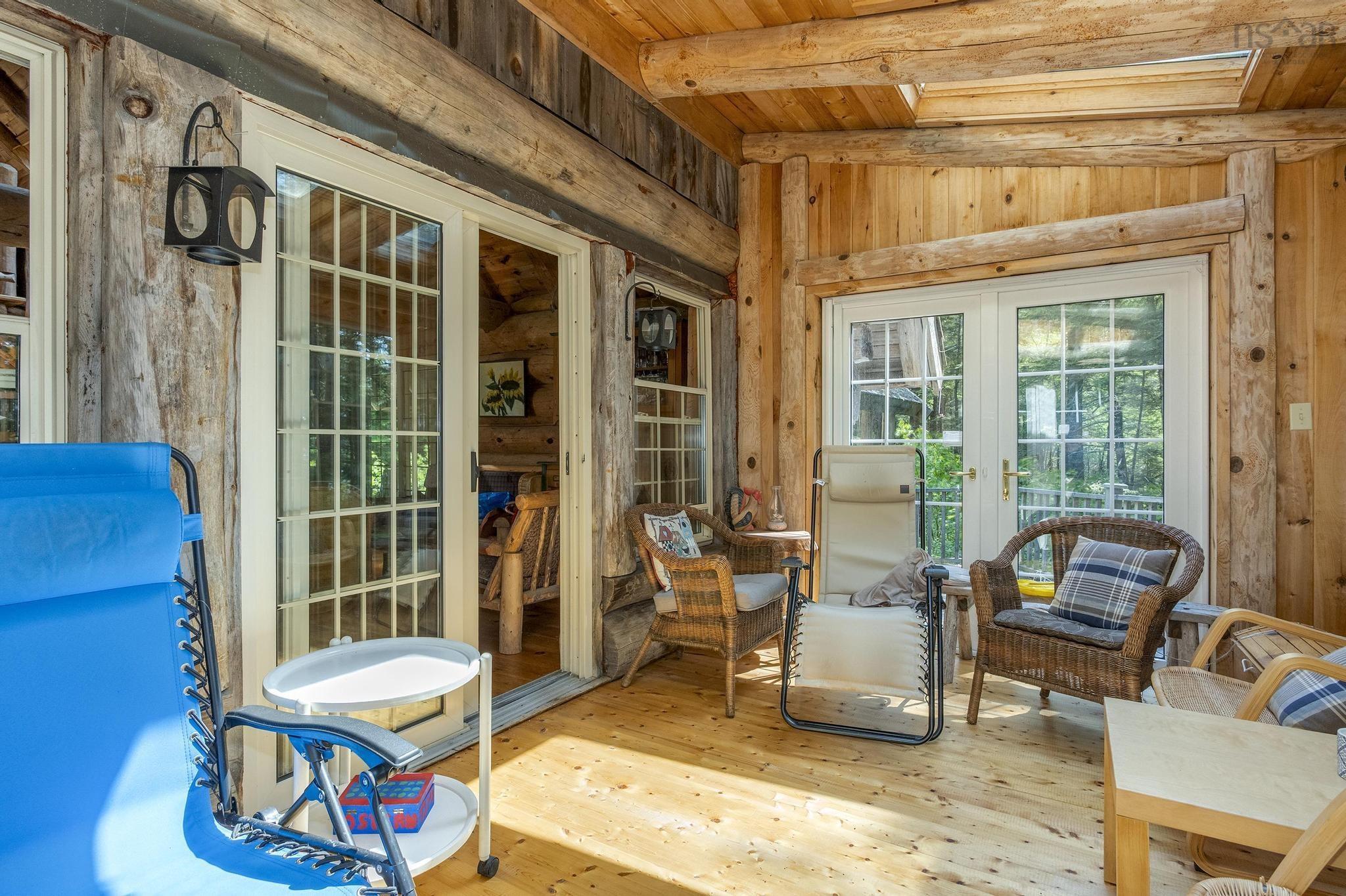 $400,000.00: 10 South Point Road, Sherbrooke Lake