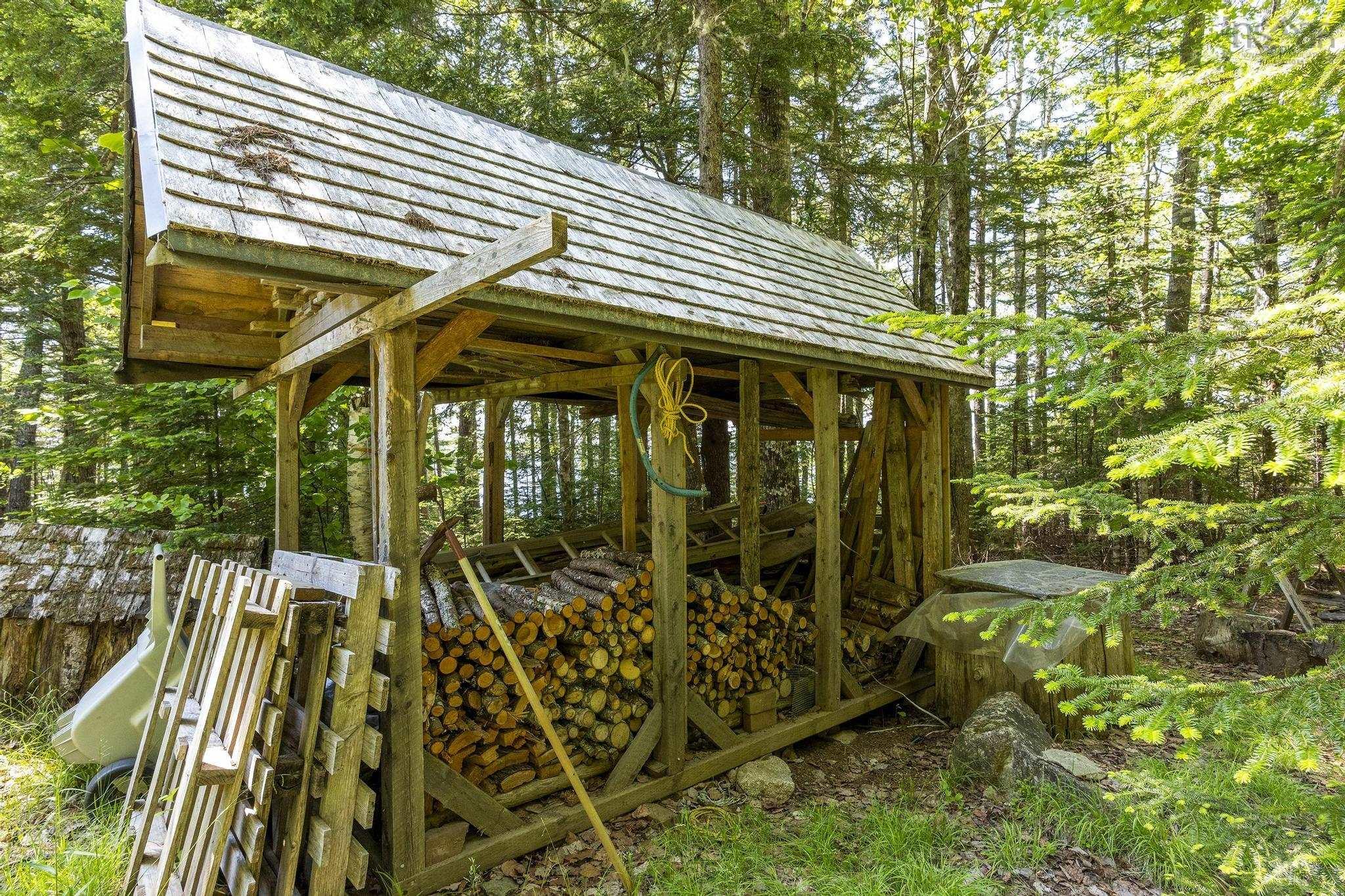 $400,000.00: 10 South Point Road, Sherbrooke Lake