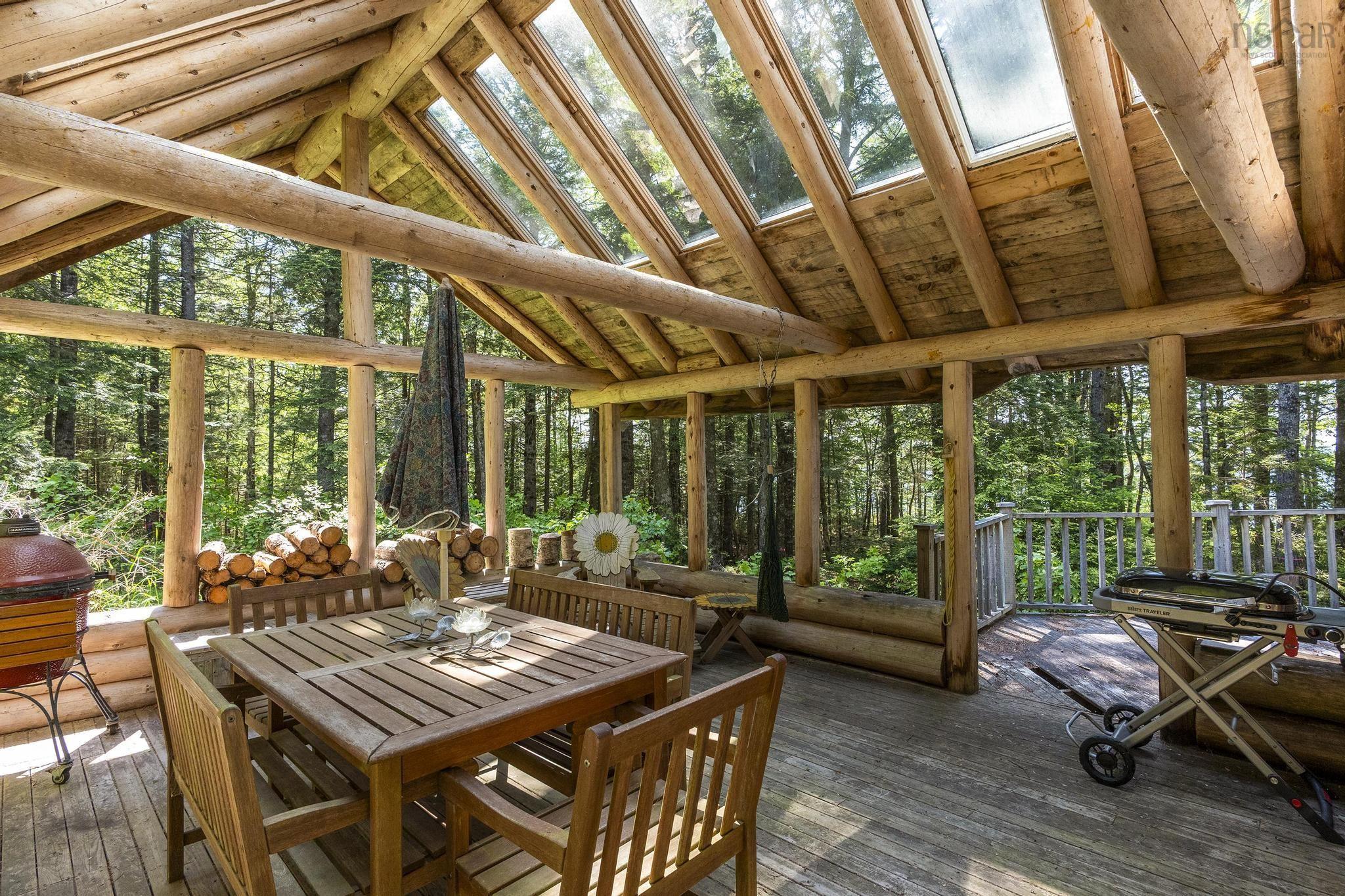 $400,000.00: 10 South Point Road, Sherbrooke Lake