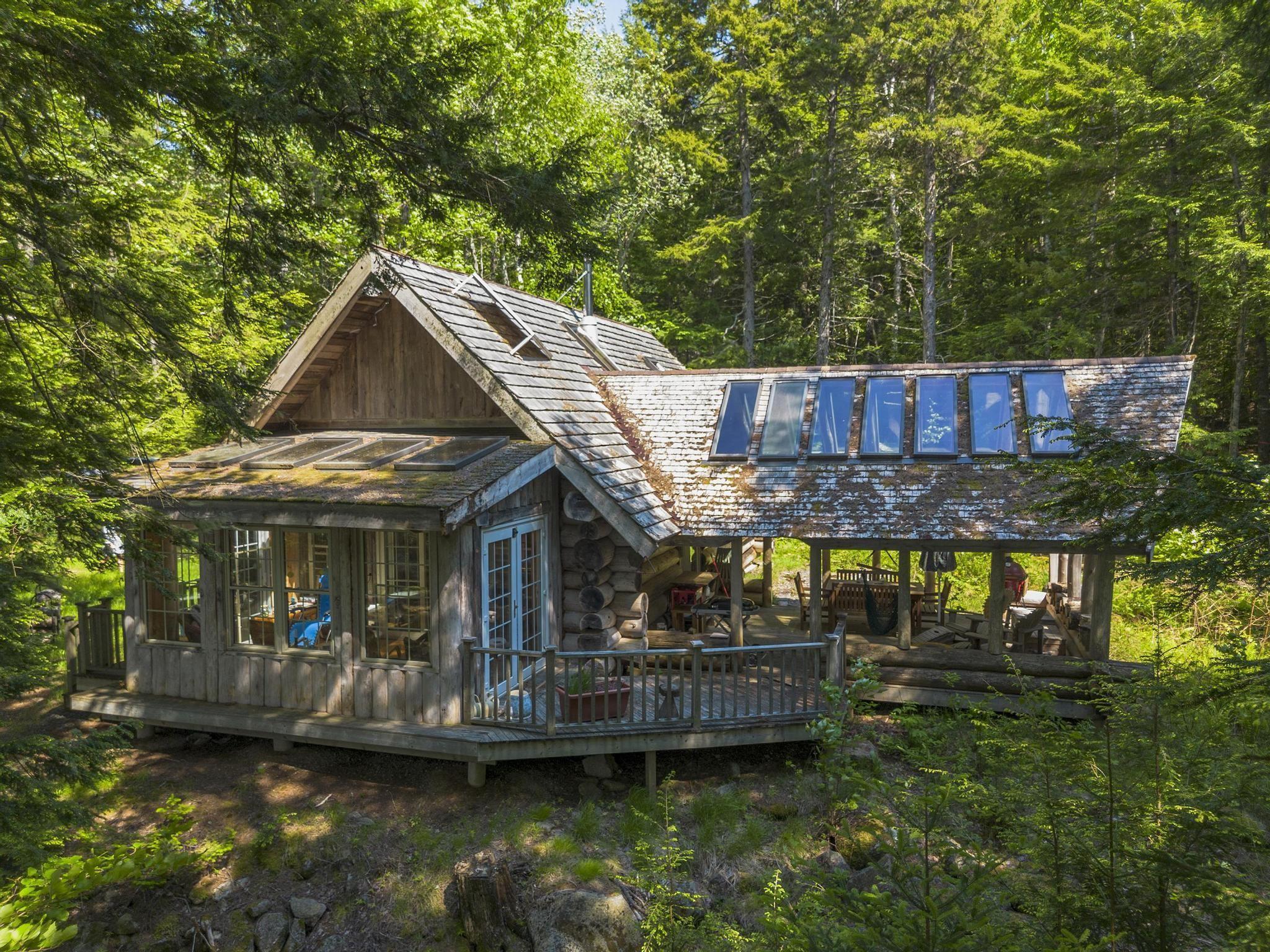 $400,000.00: 10 South Point Road, Sherbrooke Lake