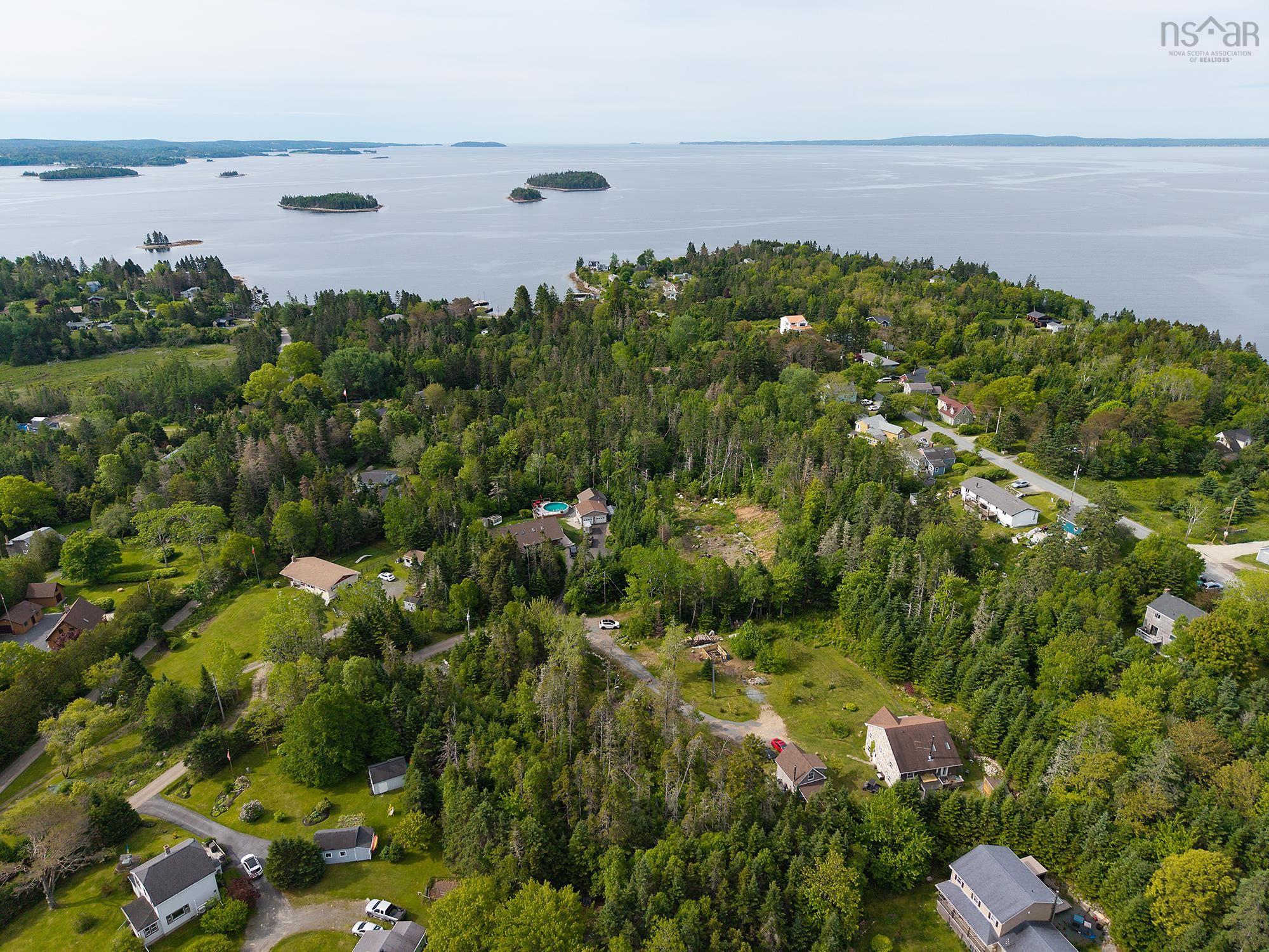 10 Spruce Lane, Boutiliers Point, NS (MLS 202514774)