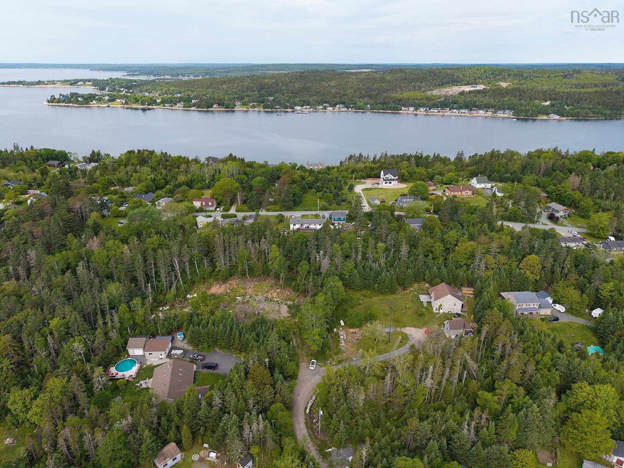 10 Spruce Lane, Boutiliers Point, NS (MLS 202514774)