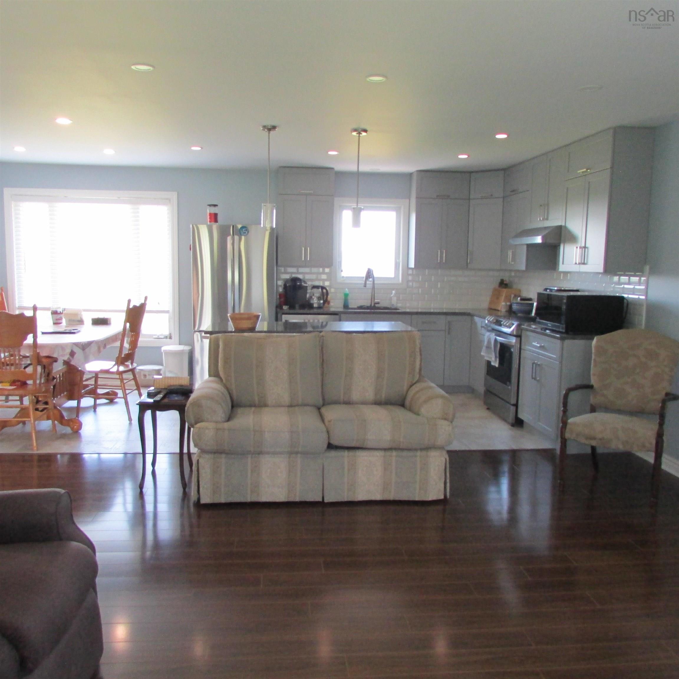 $385,000.00: 25 EVELYNS Avenue, Georges River