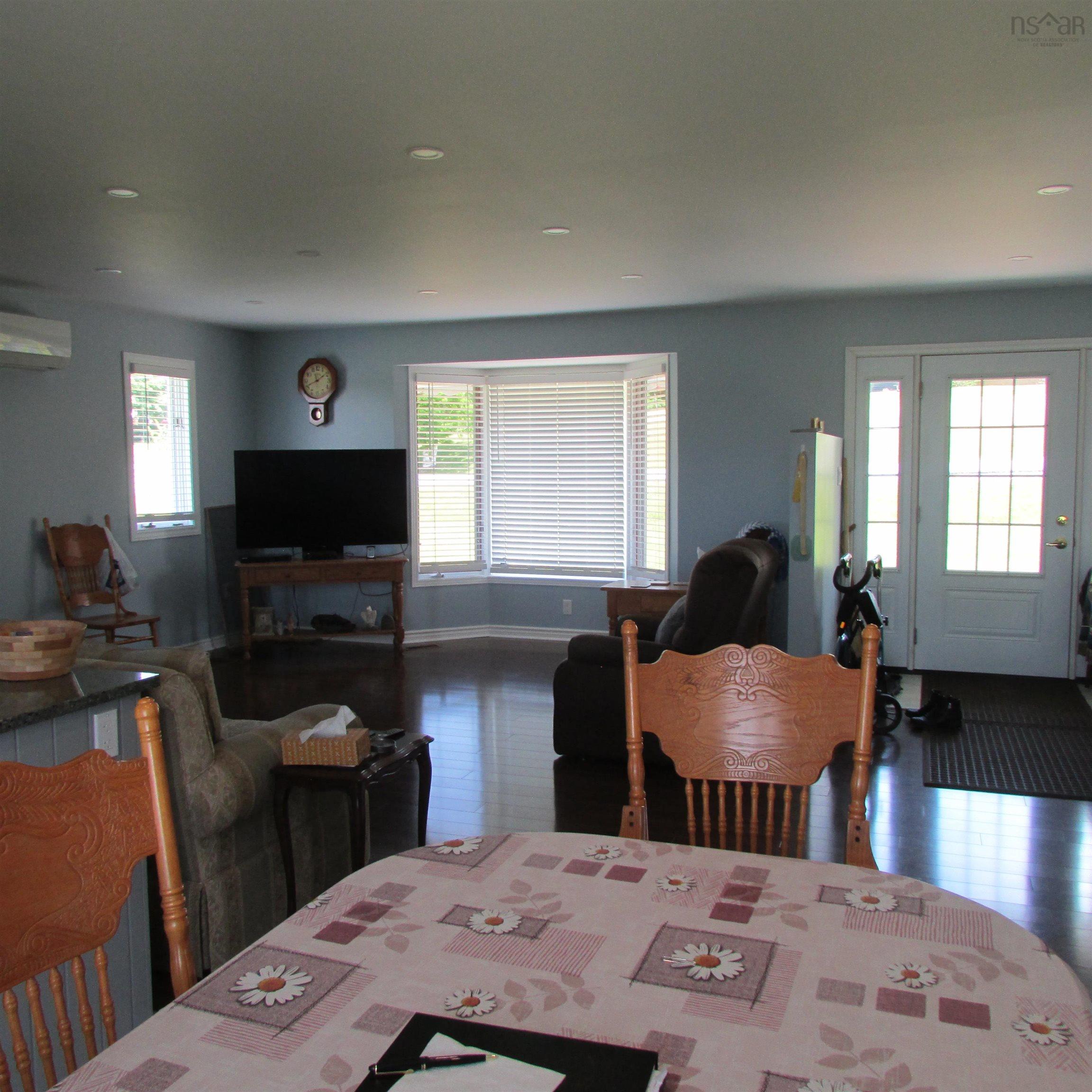 $385,000.00: 25 EVELYNS Avenue, Georges River