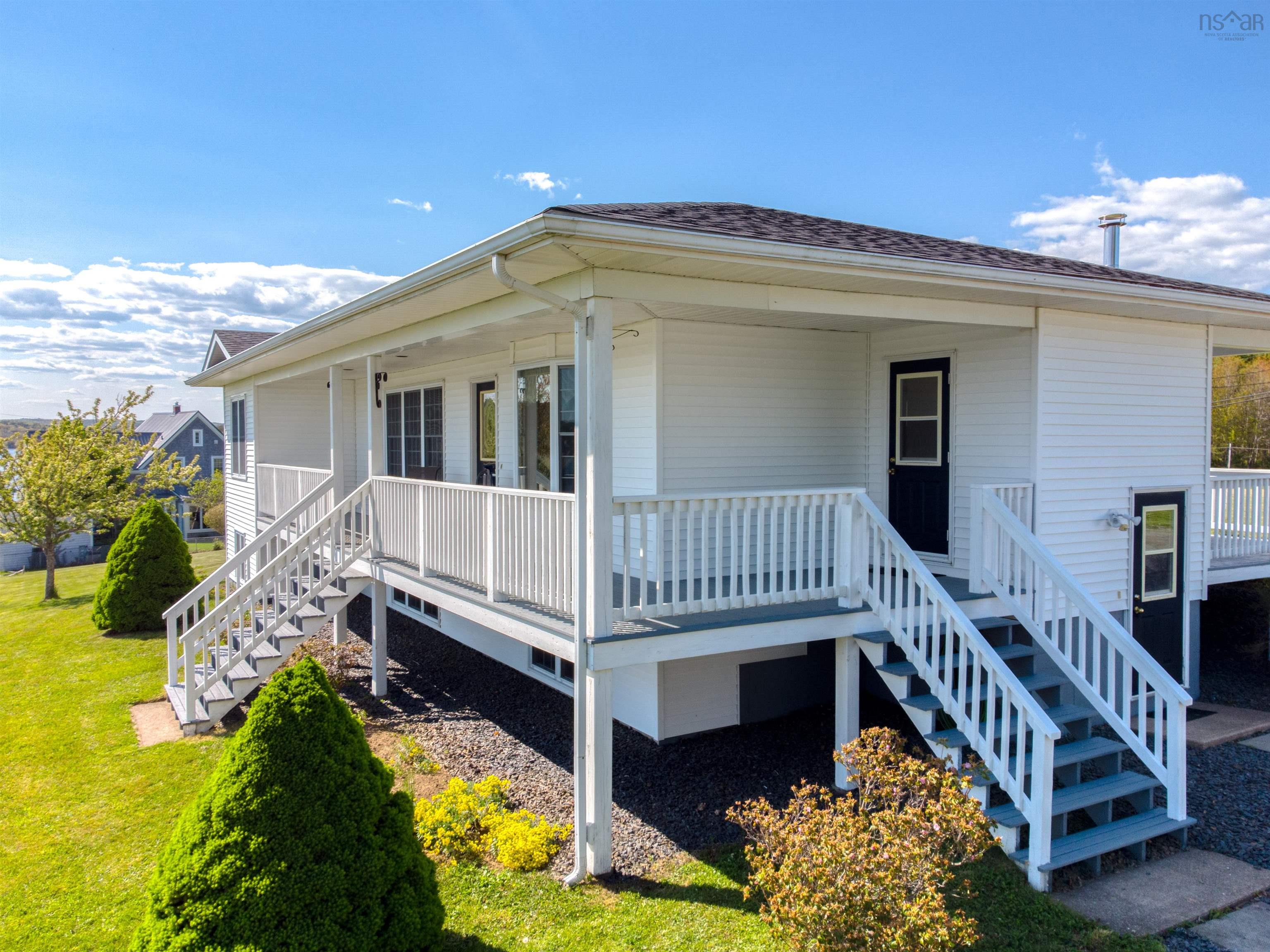 $735,000.00: 5414 Highway 332, Middle Lahave