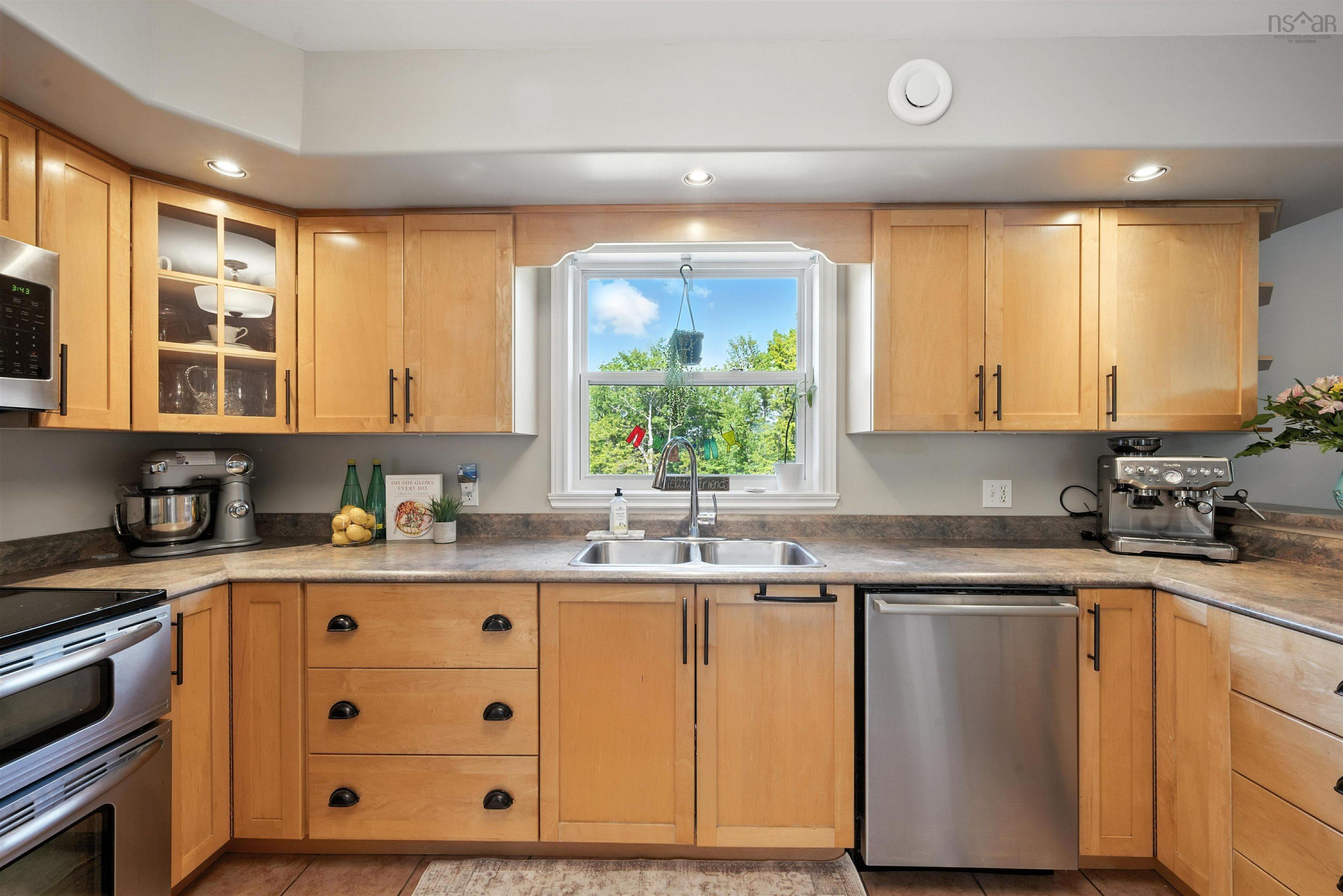 $749,900.00: 60 Pepperbush Court, Middle Sackville