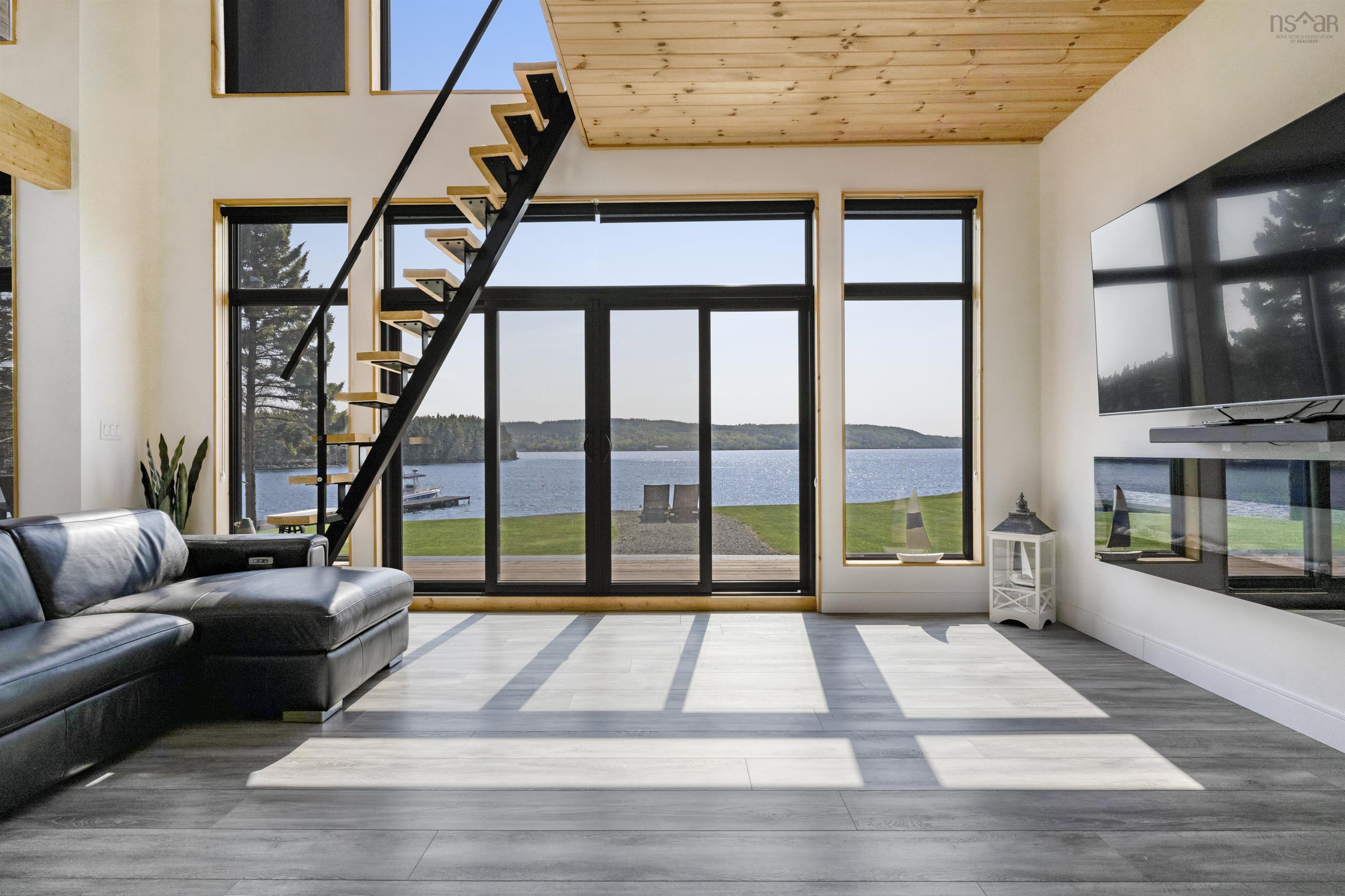 $1,500,000.00: 4125 Highway 332, East Lahave